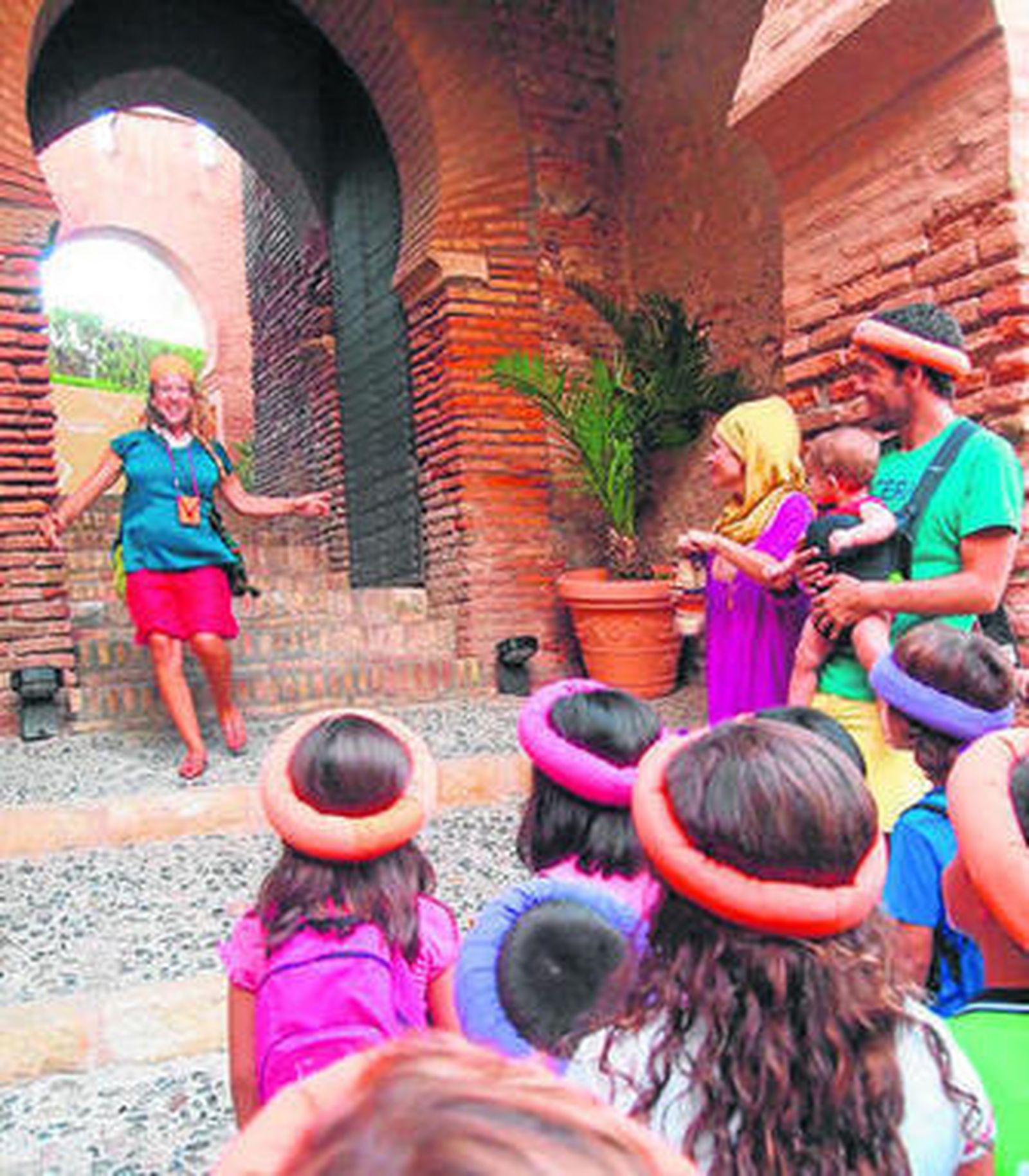 Los más pequeños son los protagonistas de las visitas teatralizadas.