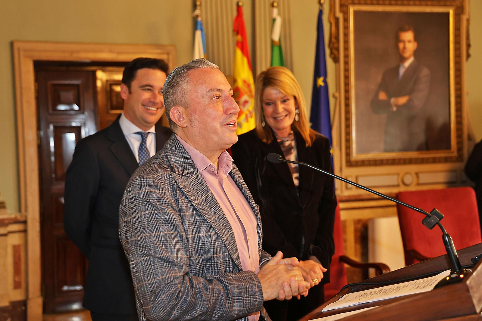 Sus Majestades Los Reyes Magos son coronados en el Ayuntamiento de Huelva
