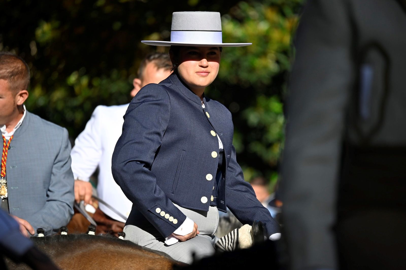 Imágenes de los peregrinos de la Hermandad de Emigrantes en su salida por las calles de Huelva