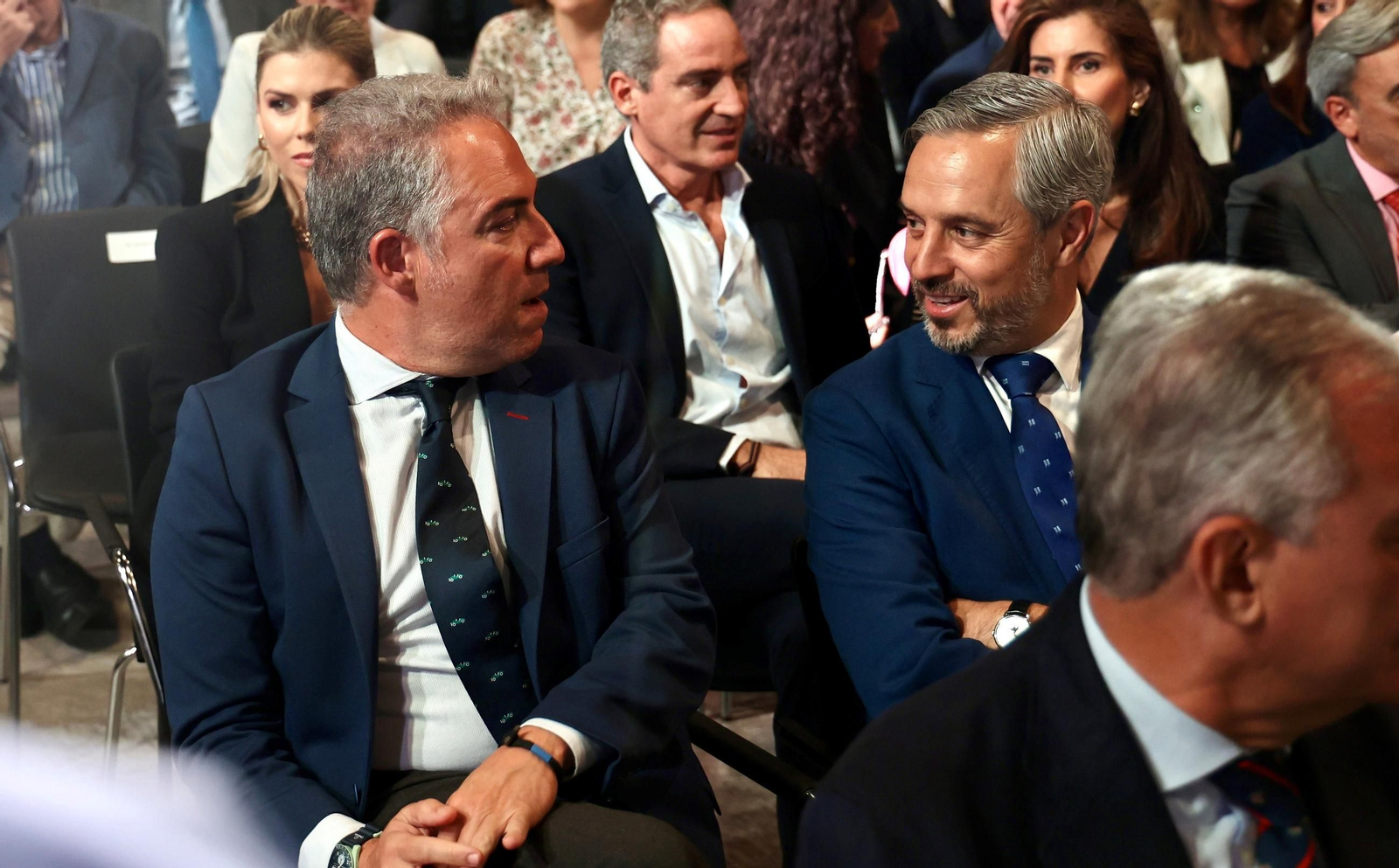 Las fotos de la presentación de libro de Juanma Moreno