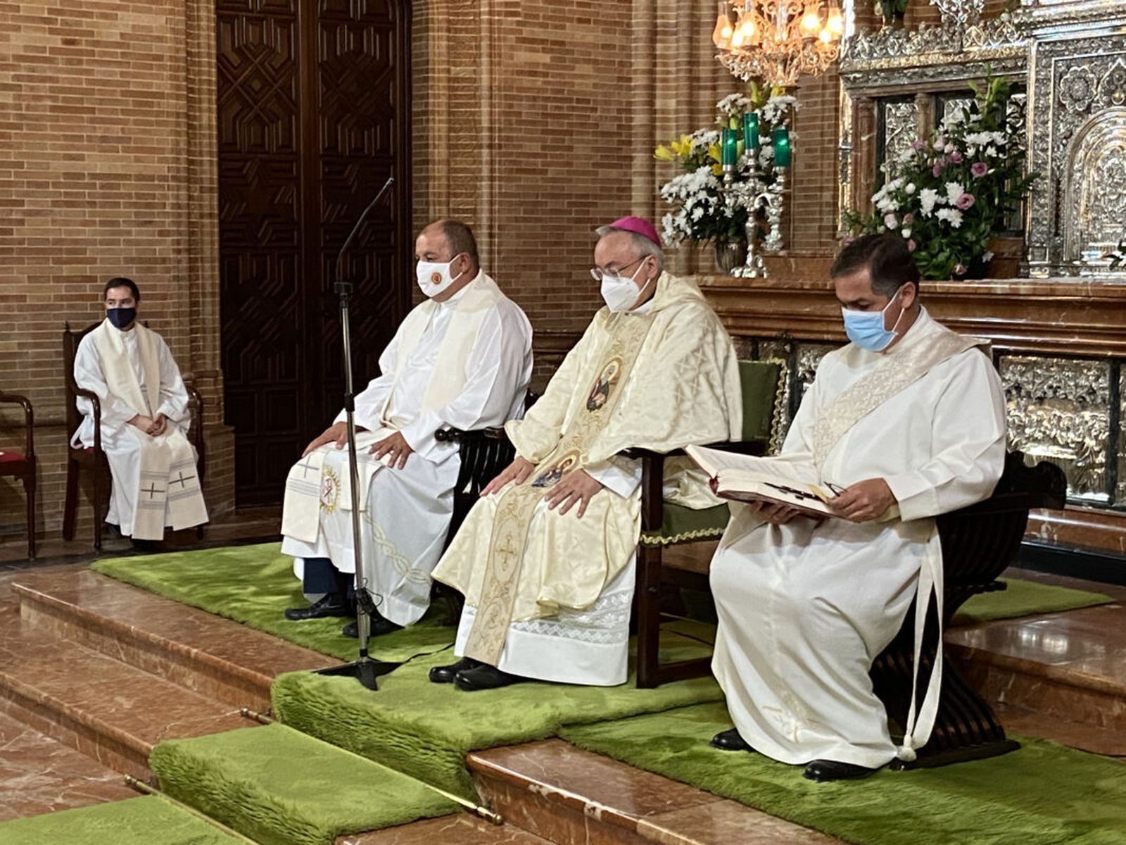 El obispo, durante su eucaristía en el Convento de las Esclavas del Santísimo Sacramento y de la Inmaculada