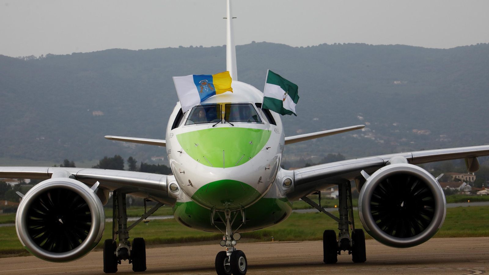 Llegada del primer vuelo de Binter desde Gran Canaria a Córdoba.