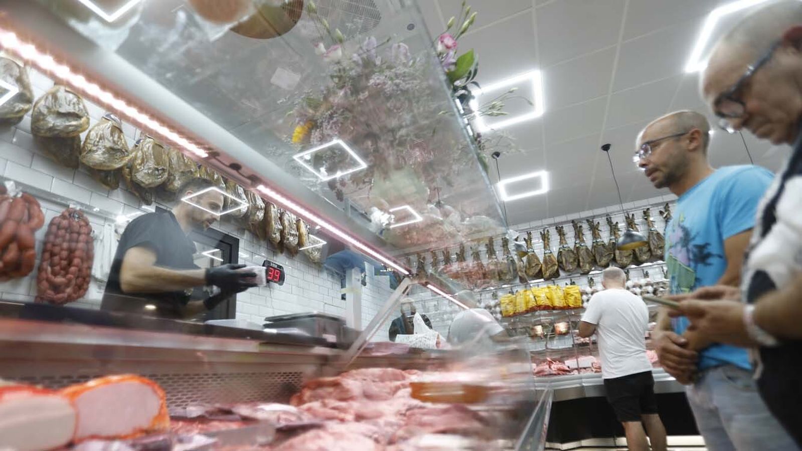 Las fotos de la reapertura de la Boutique de la Carne 42 días después del incendio