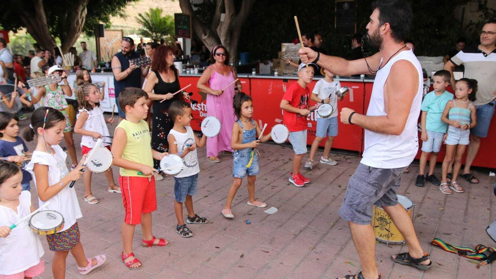 La animación infantil y la batukada son algunas de las actividades de este original evento.