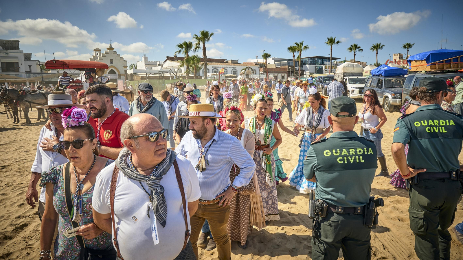 El embarque de las hermandes rocieras de Cádiz en Bajo de Guía