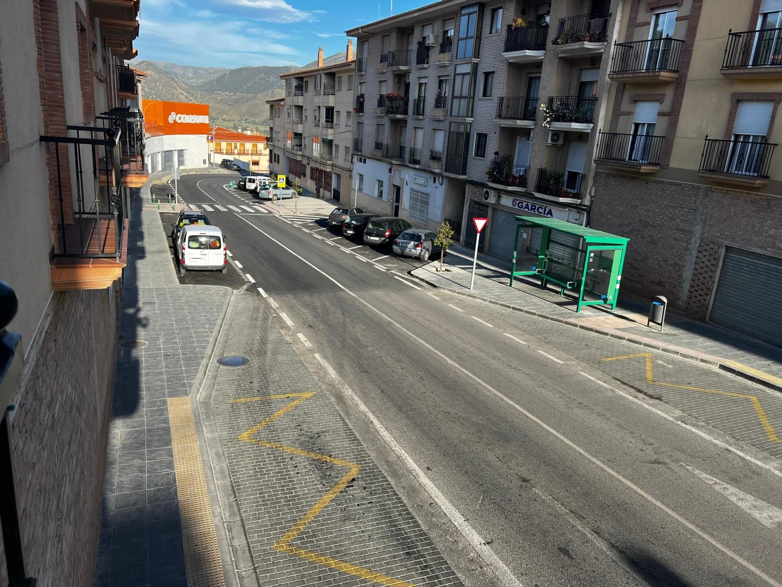 Aspecto del arreglo de la vía de entrada a Órgiva