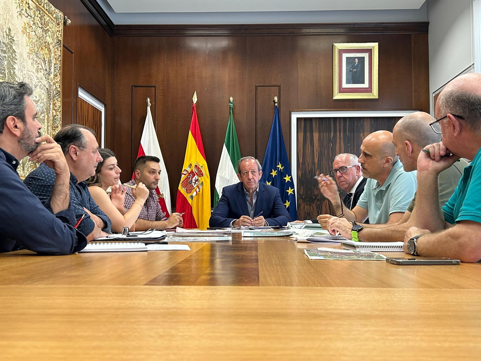 Reunión de trabajo entre el Ayuntamiento de Andújar y representantes de la Junta de Andalucía para la reapertura de las vías pecuarias en el Parque Natural Sierra de Andújar.