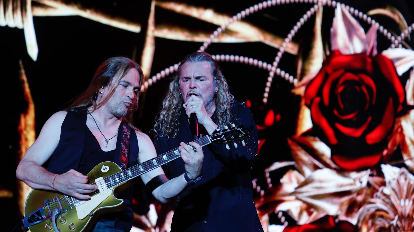 Sergio Vallín y Fher Olvera, guitarra solista y cantante de Maná Sergio Vallín y Fher Olvera, guitarra solista y cantante de Maná