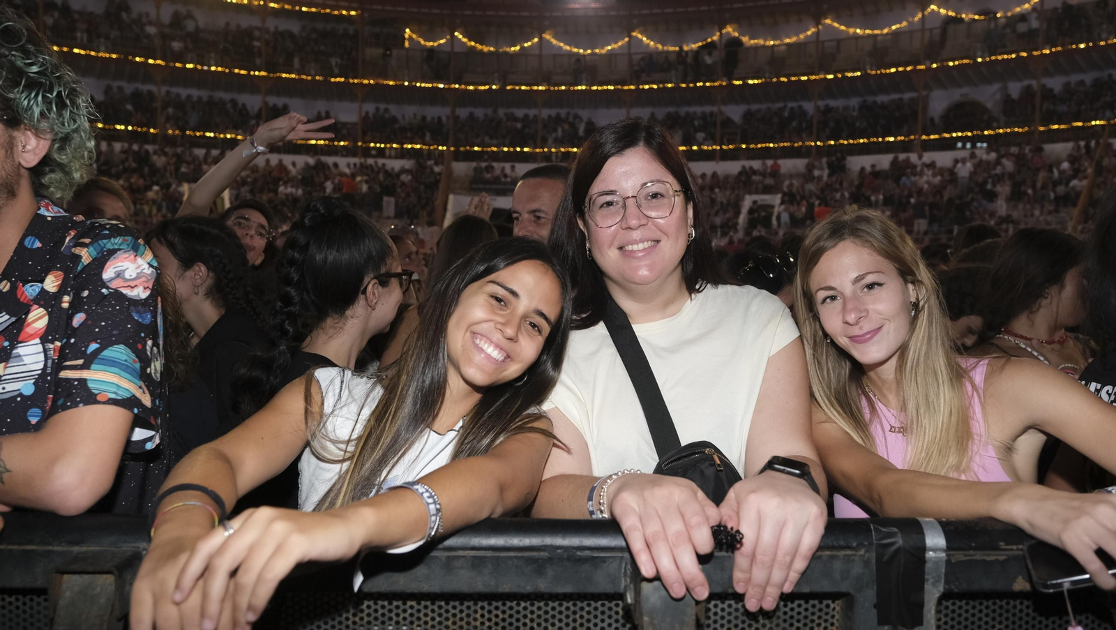 El concierto de Melendi llena de fans la Plaza de Toros de Almería, en imágenes