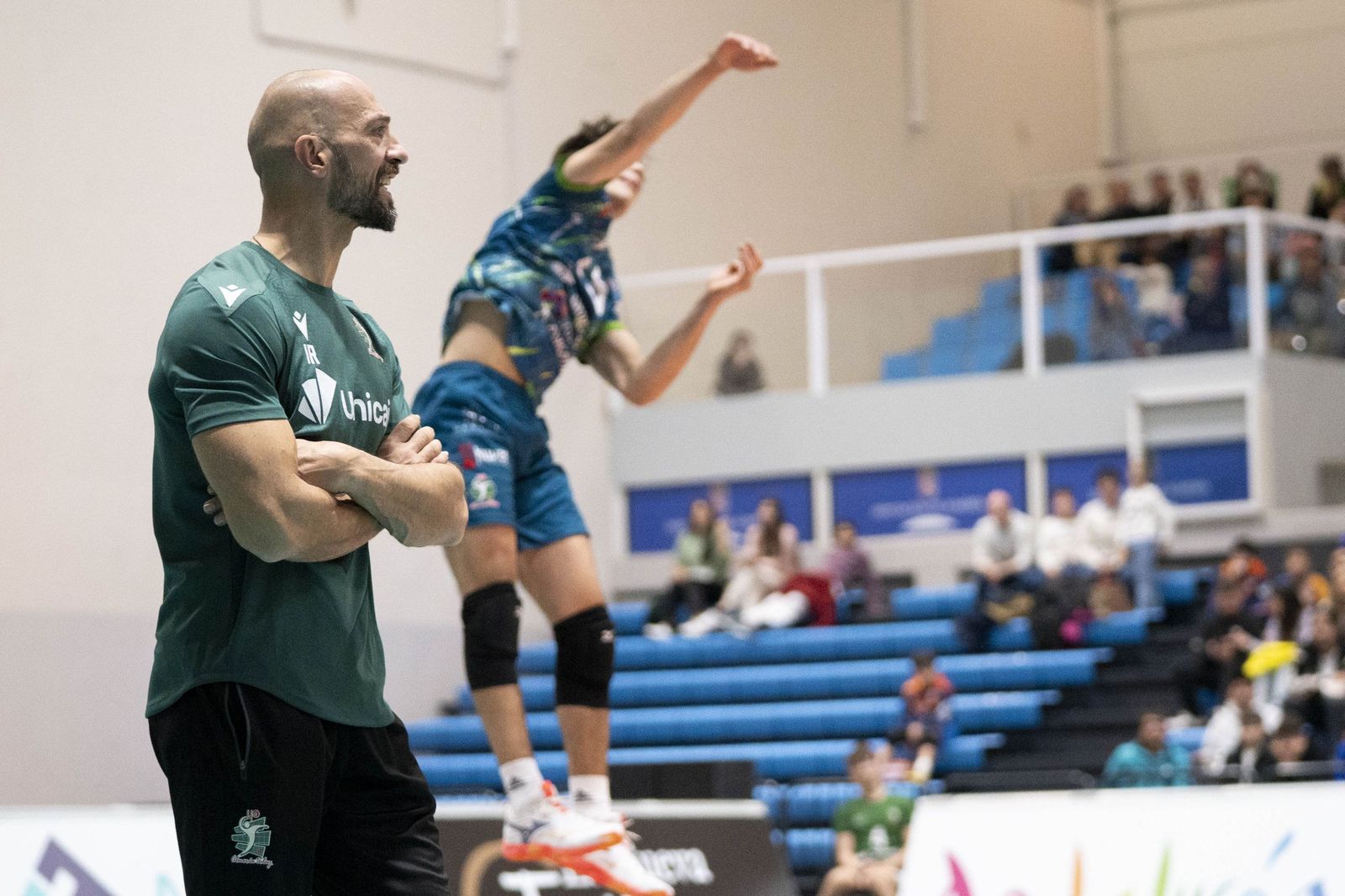 Las imágenes del partido entre Unicaja Costa de Almería y Pamesa Teruel de Superliga de voleibol