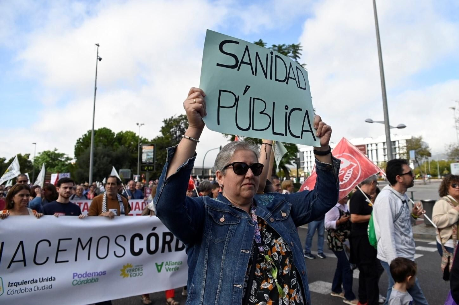 La manifestación en defensa de la sanidad pública en Córdoba, en imágenes