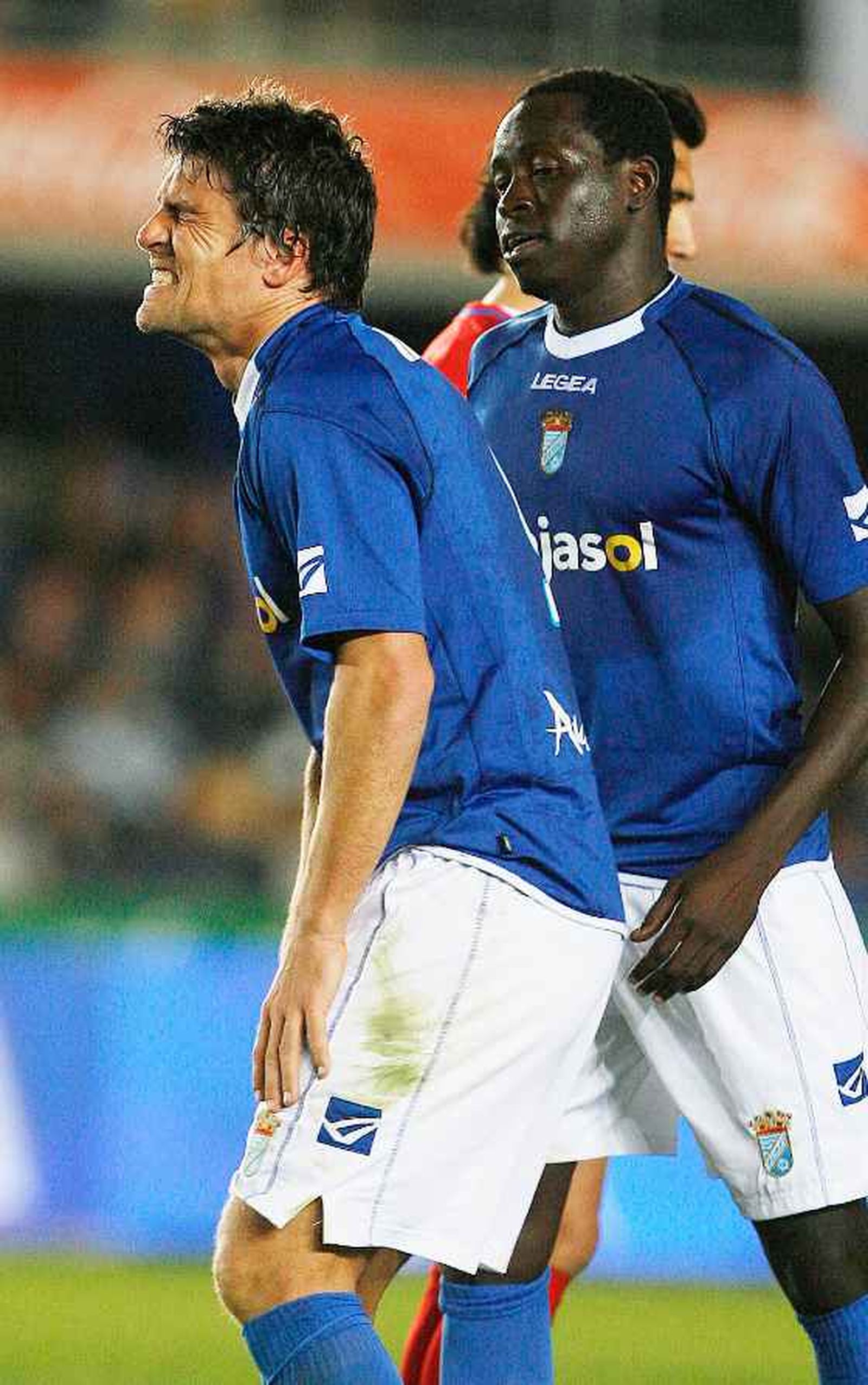 Mario Bermejo, dolorido tras recibir un golpe en la pierna.

Foto: Pascual