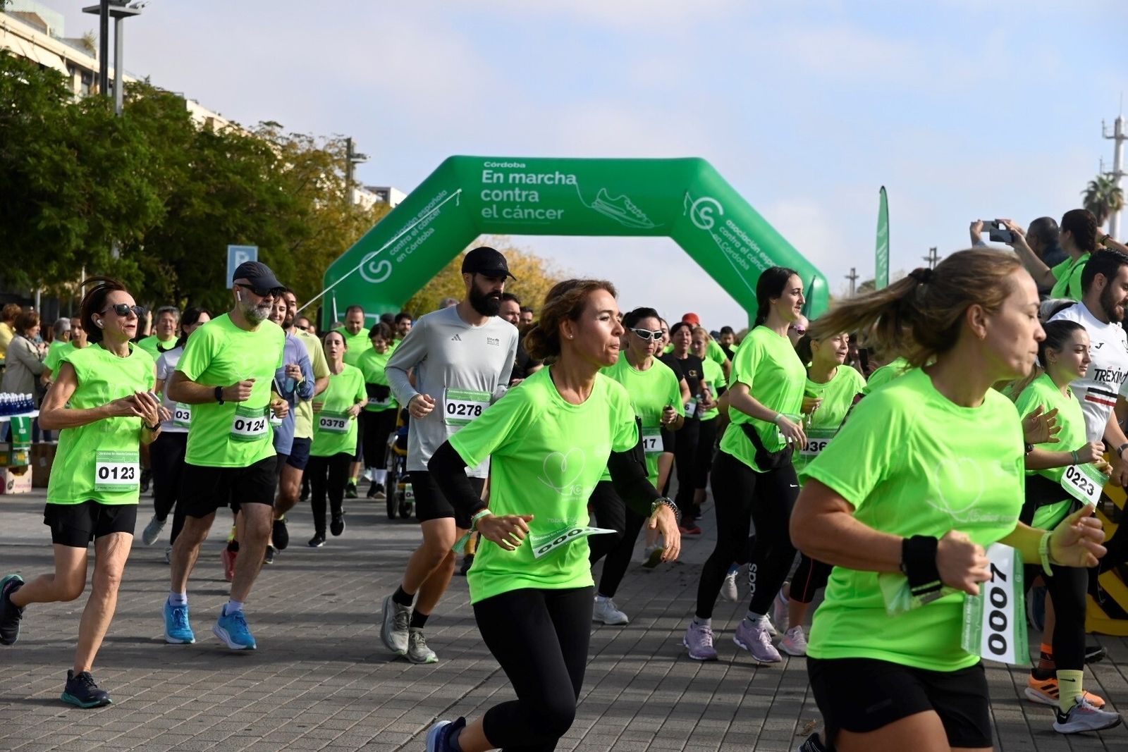 Las mejores imágenes de la Carrera por la Vida de la Asociación Española contra el Cáncer en Córdoba