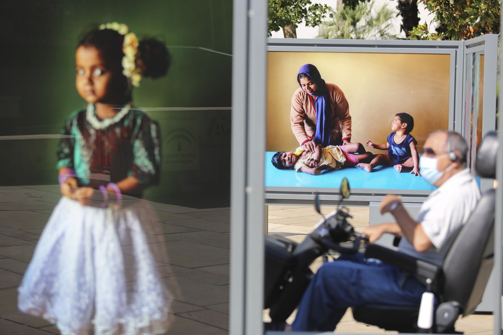 Fotos de la exposición sobre la vida cotidiana en la India de la calle Alcazabilla