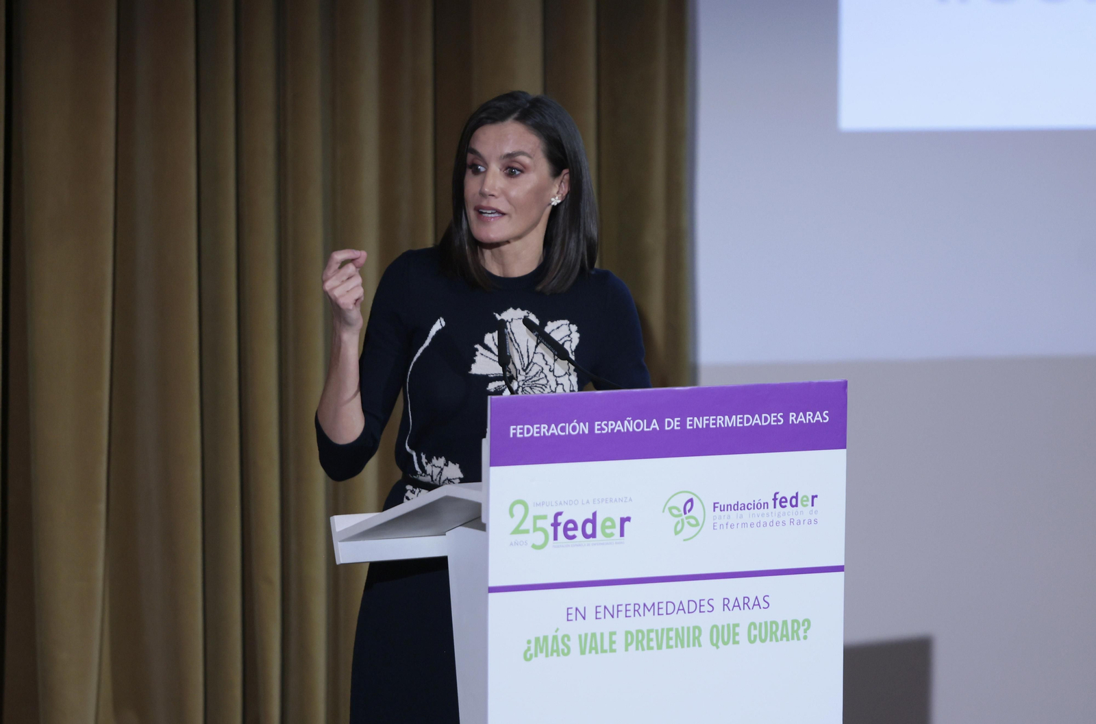 Las imágenes de la reina Leticia en el congreso de enfermedades raras