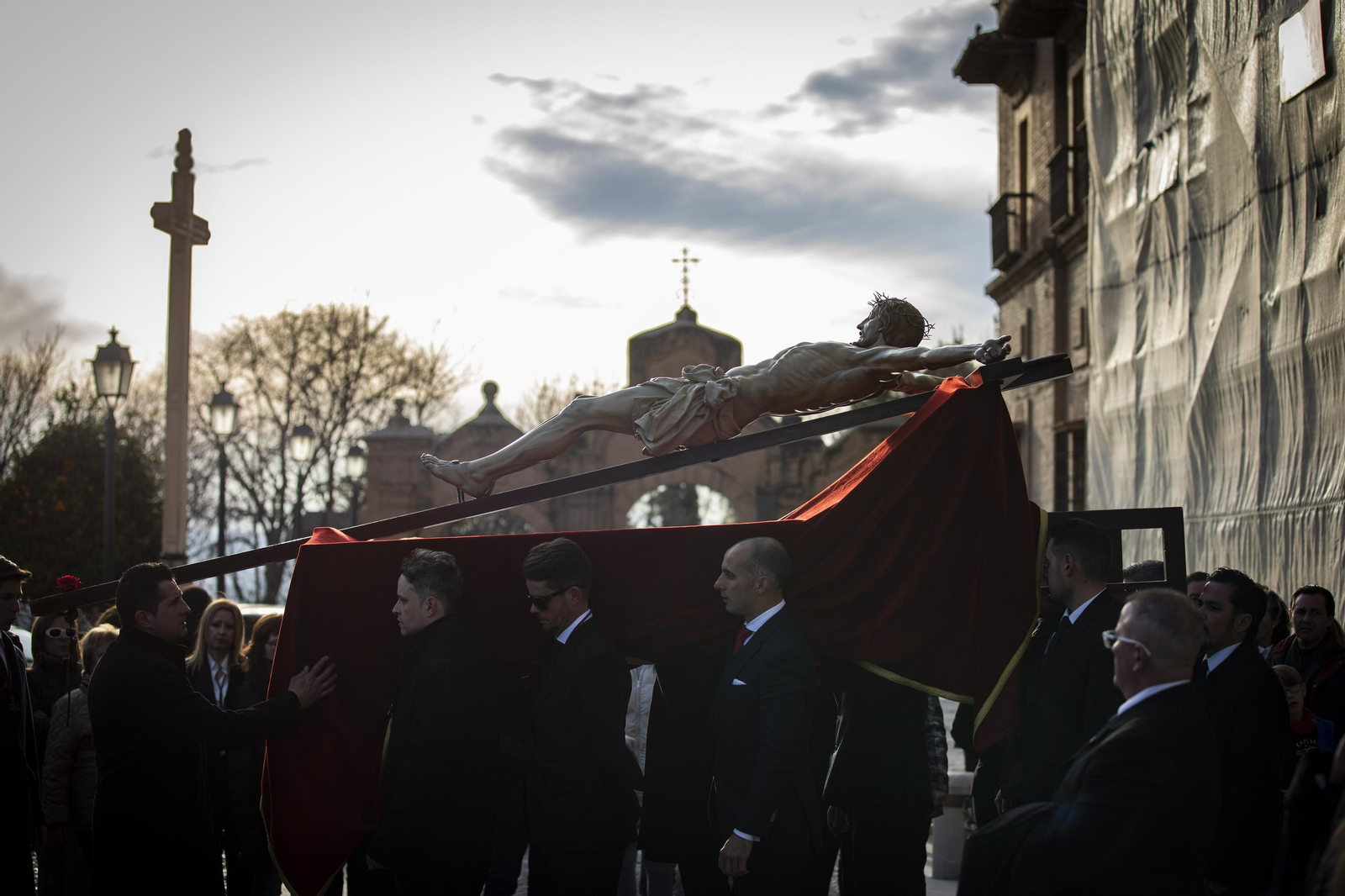 El vía crucis con el el Cristo de los Gitanos, en imágenes