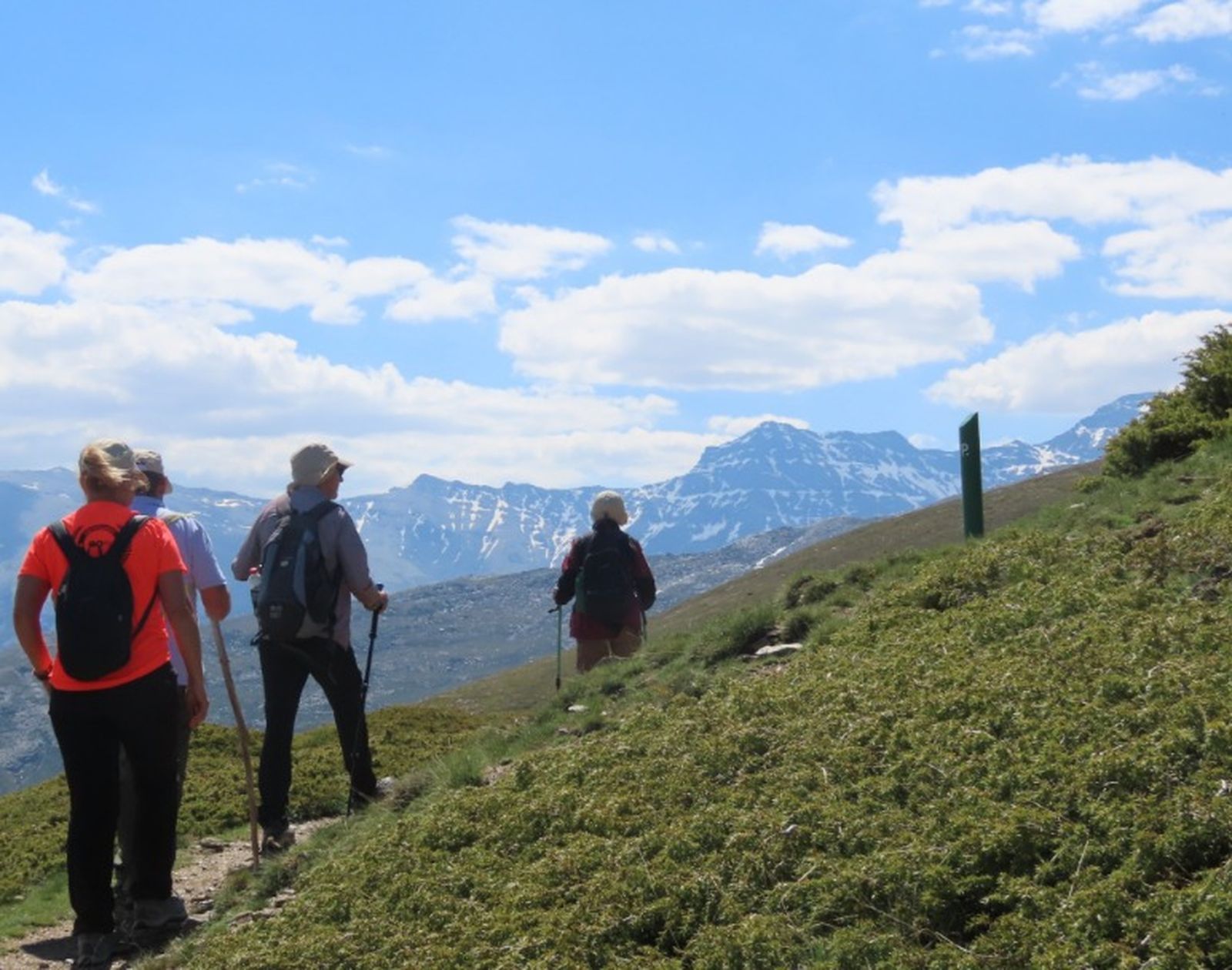 Muy fuerte insolación en la sierra, protéjase con gafas de sol y gorra