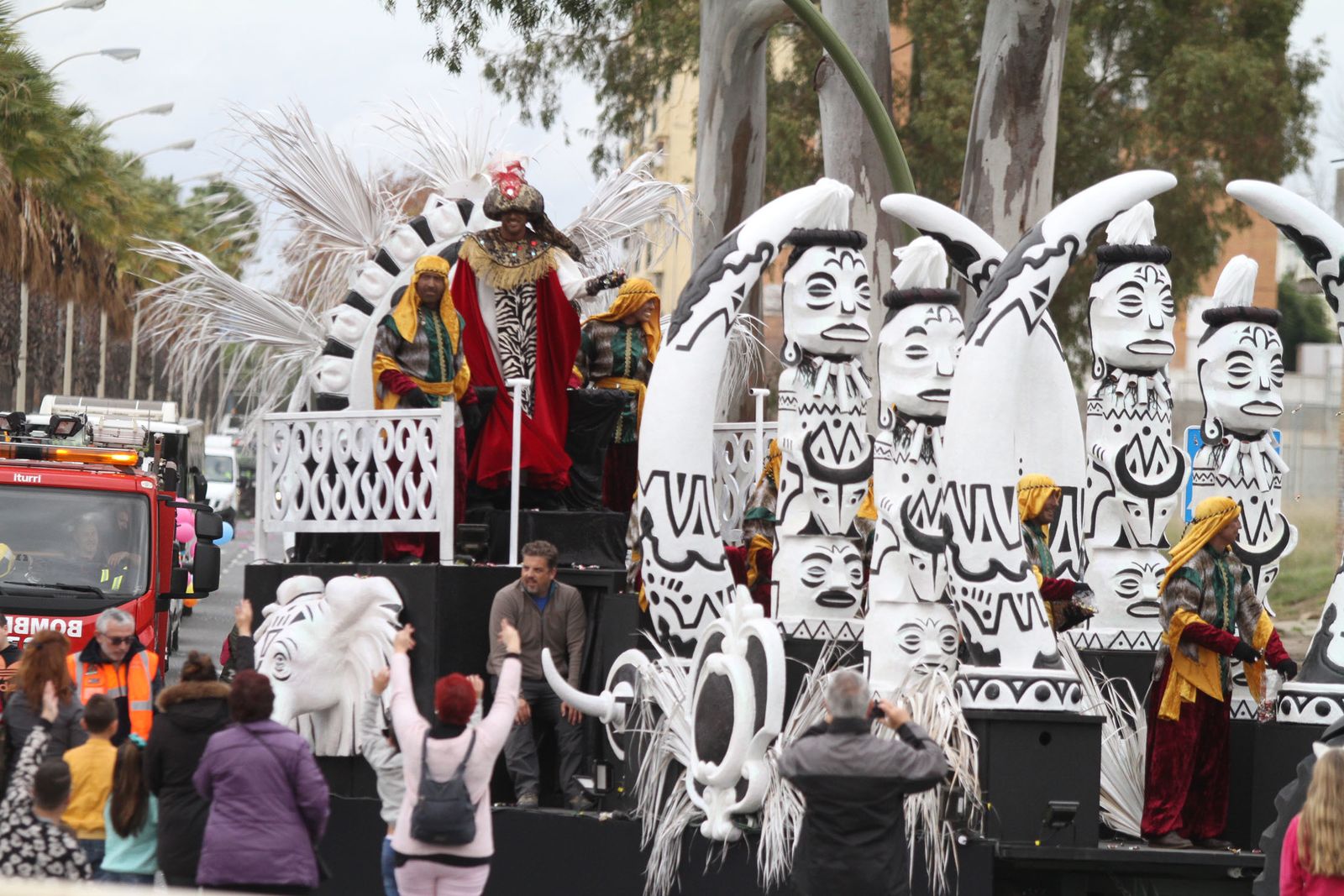 Cabalgata de los Reyes Magos 2018: Melchor, Gaspar y Baltazar adelantan su salida para llenar de ilusión las calles de Huelva