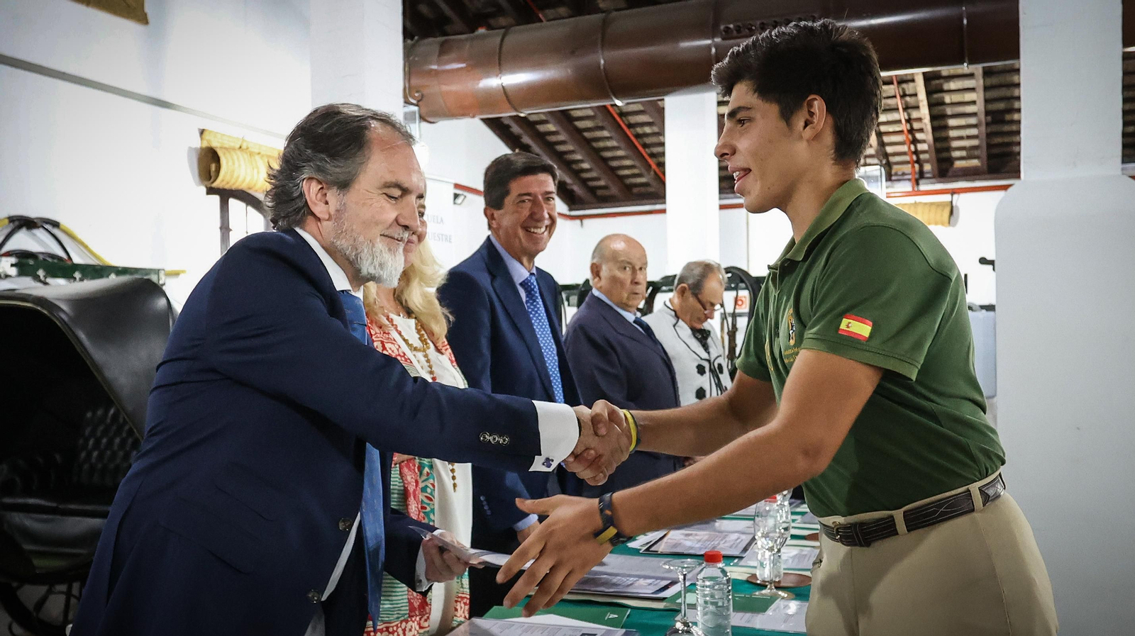 Entrega de notas y diplomas de fin de curso en la Real Escuela Entrega de notas y diplomas de fin de curso en la Real Escuela