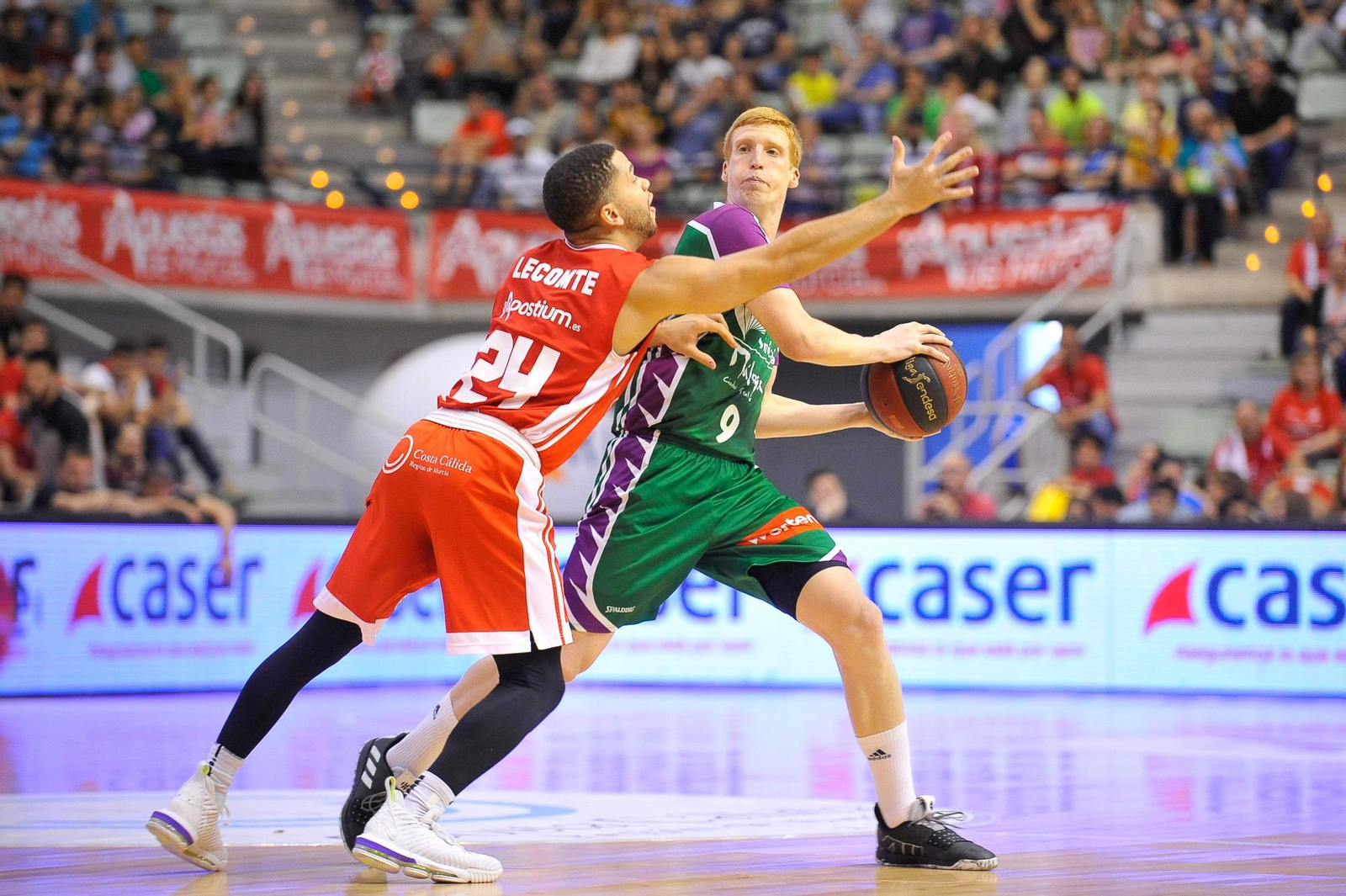 Alberto Díaz, tapado por Manu Lecomte del UCAM Murcia.