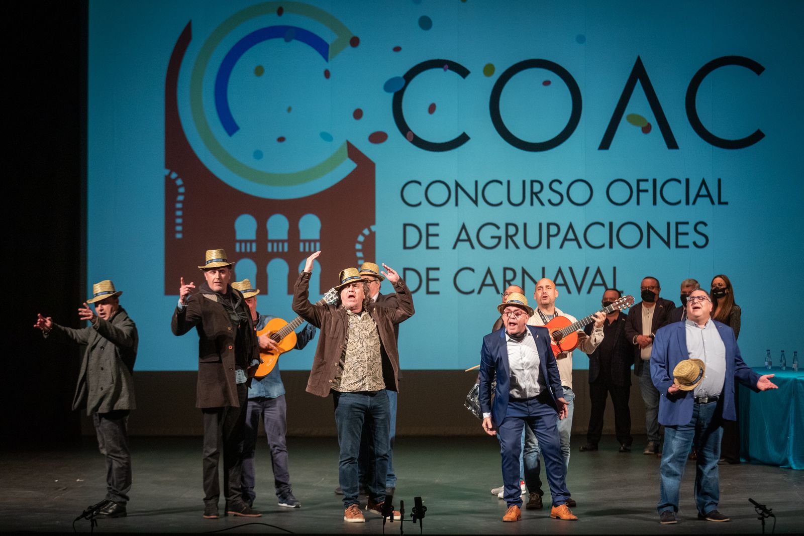 Imágenes de la entrega de los Antifaces de Oro y sorteo del COAC 2022