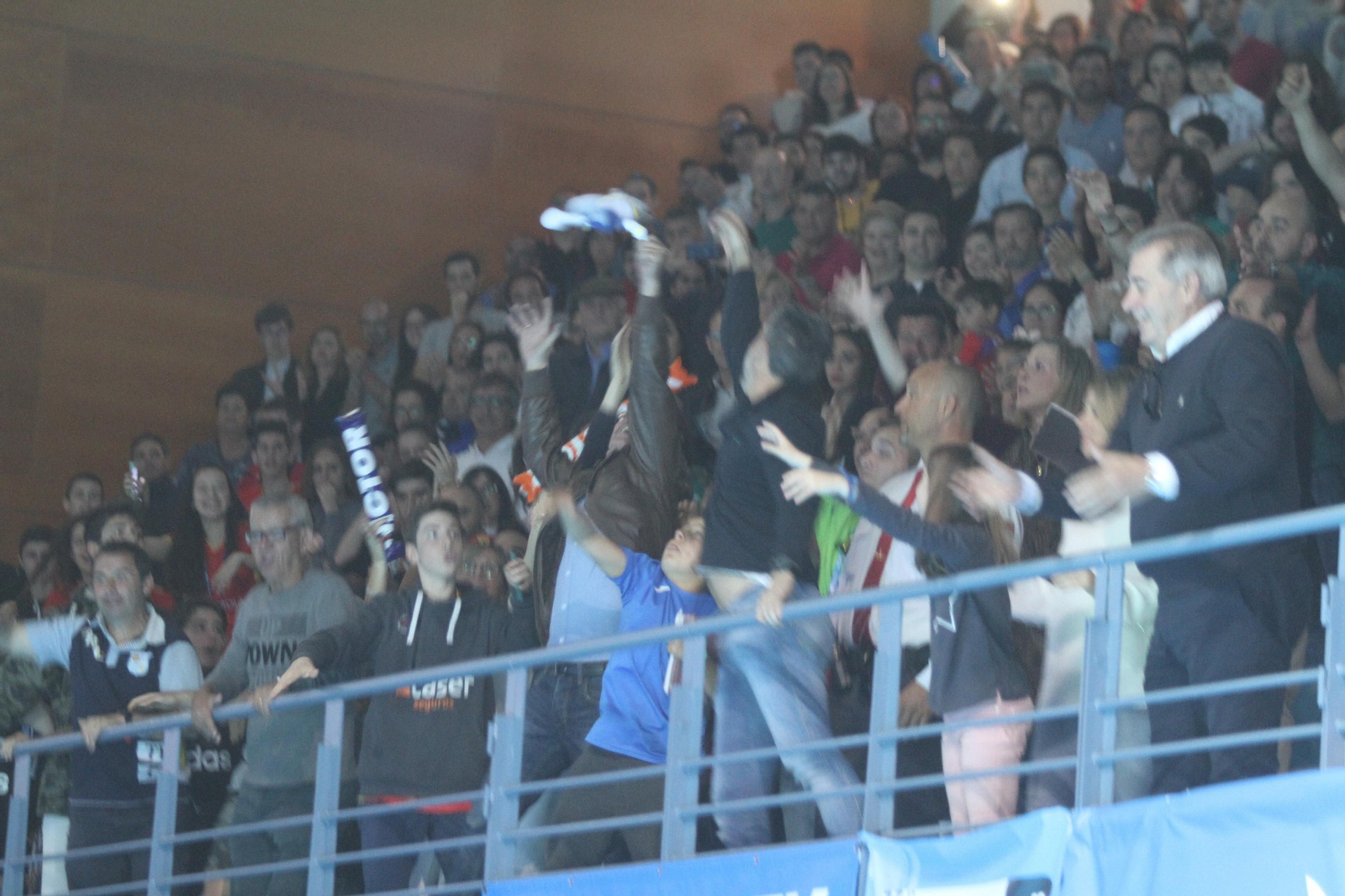 Las gradas del pabellón Carolina Marín se llenaron para ver ganar el oro a la onubense.