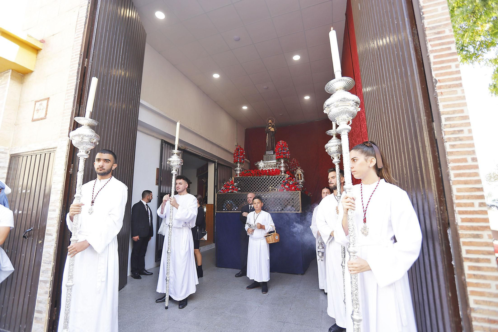 Imágenes de la procesión de San Francisco de Asís por las calles de Pérez Cubillas y bendición de animales y plantas