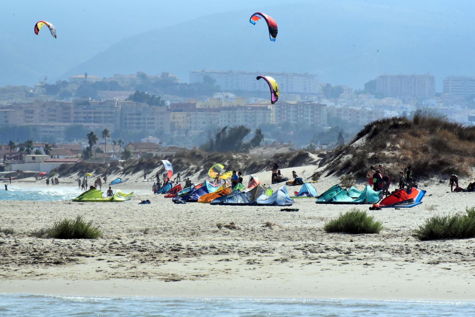 Kitesurf en Palmones, pese a la prohibición