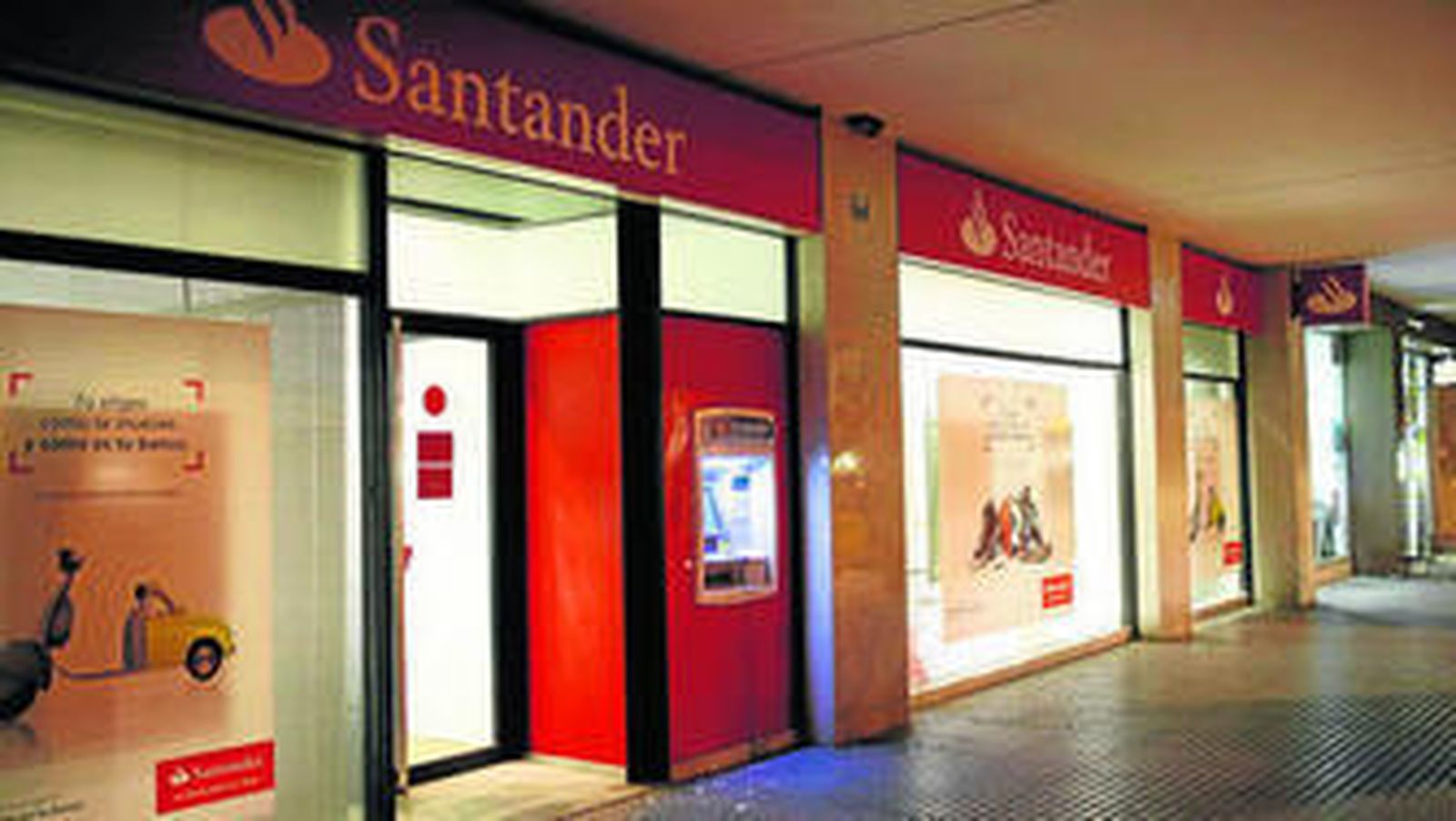 Imagen de la sucursal que fue atracada en la mañana de ayer en la avenida de Las Cortes.