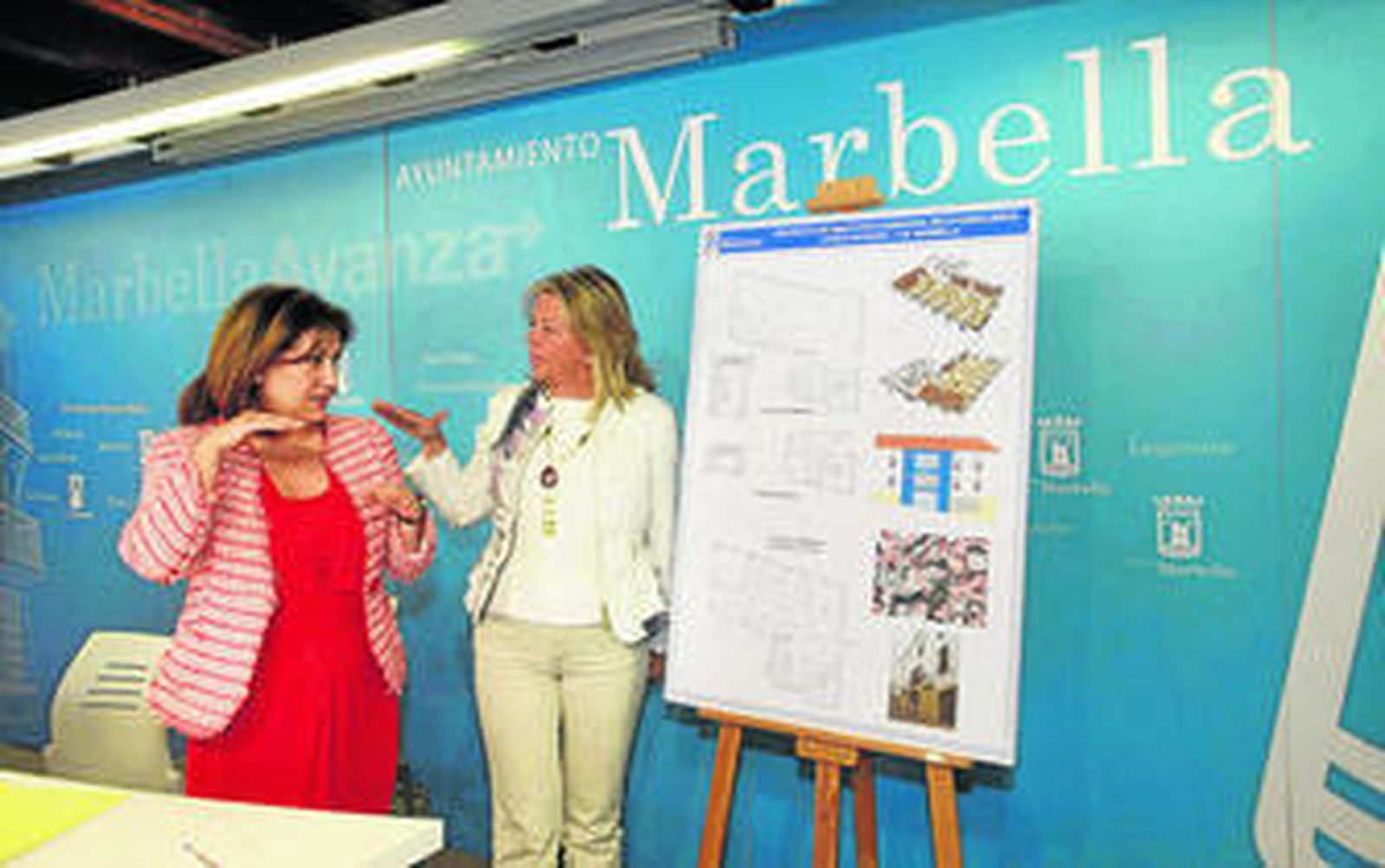 La concejala Carmen Díaz con la ex alcaldesa de Marbella Julián Muñoz.