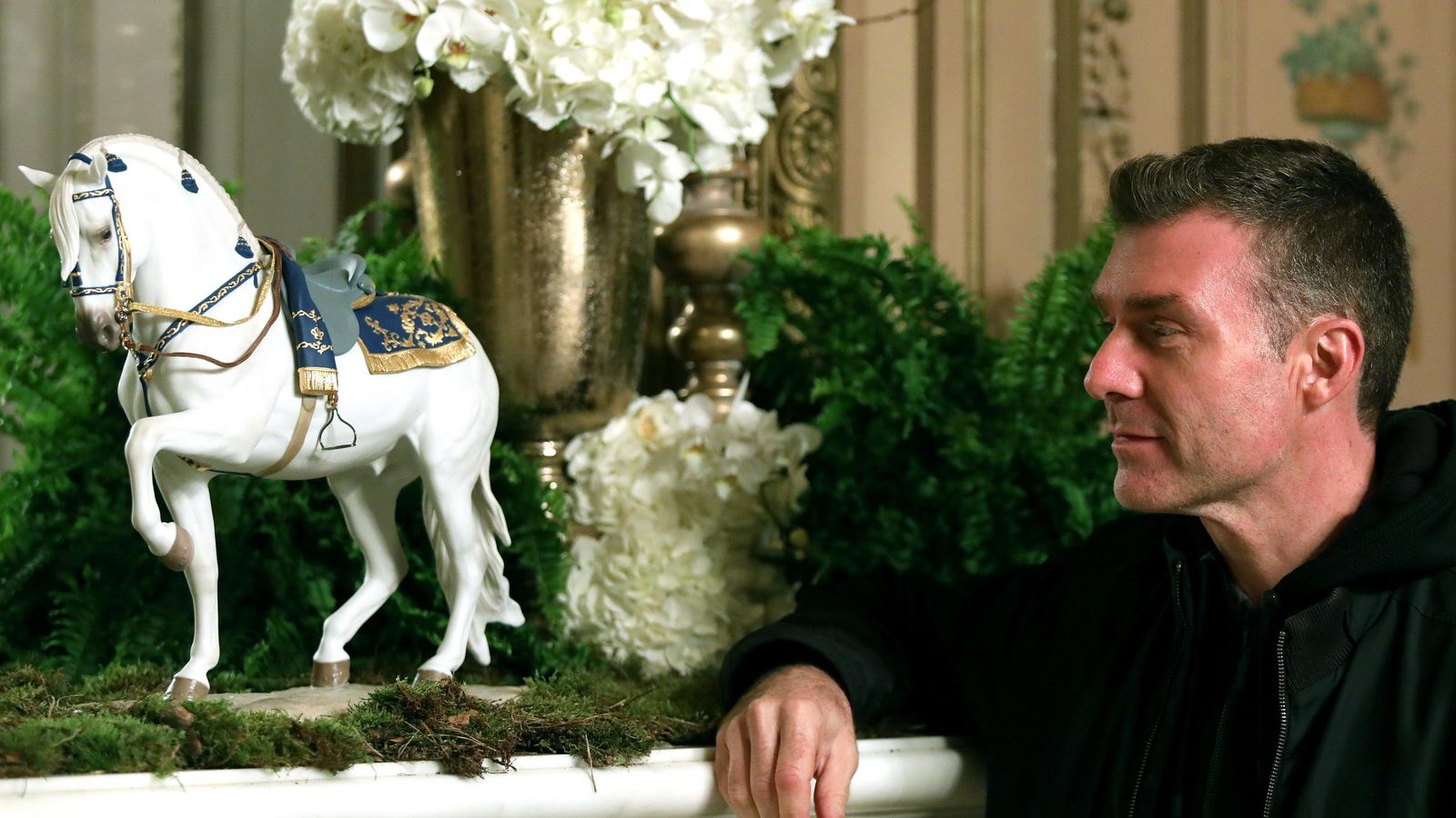 Caballo de Pura Raza Española de Lladró, inspirado en un caballo de la Real Escuela realizado por el artista Ernest Massuet.