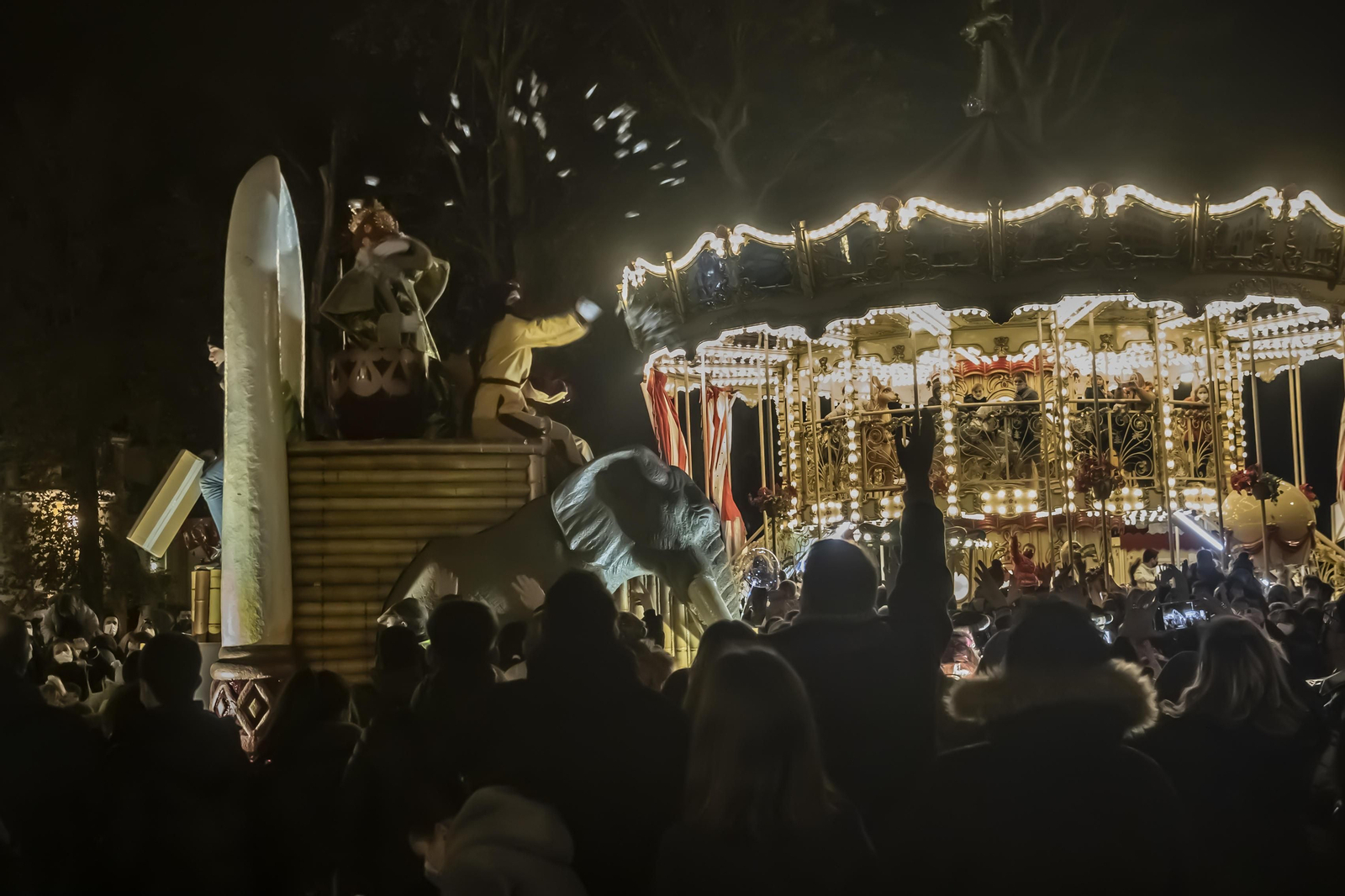Navidad pura en Granada: los Reyes Magos y el tiovivo clásico del Humilladero.