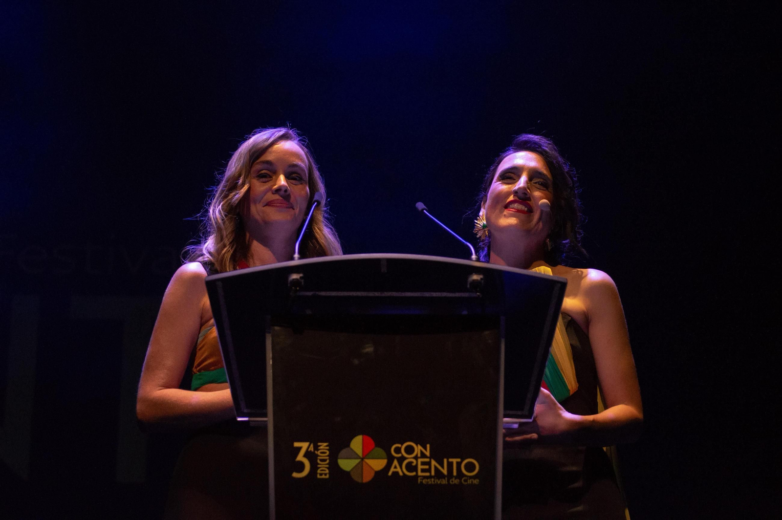 Lidia María Jaime Pérez y María Espejo, organizadoras del Festival de Cine con Acento de Jerez en la gala de 2025.