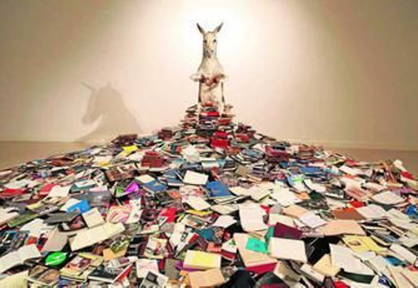 Una de las instalaciones de Pilar Albarracín reunidas en la muestra del CAC inaugurada ayer.