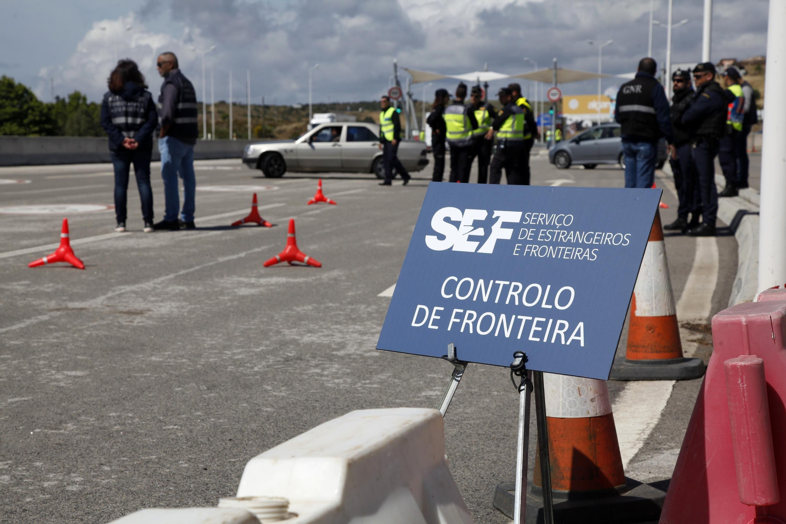 Controles en la frontera hispanolusa en el paso entre Ayamonte y Castro Marím