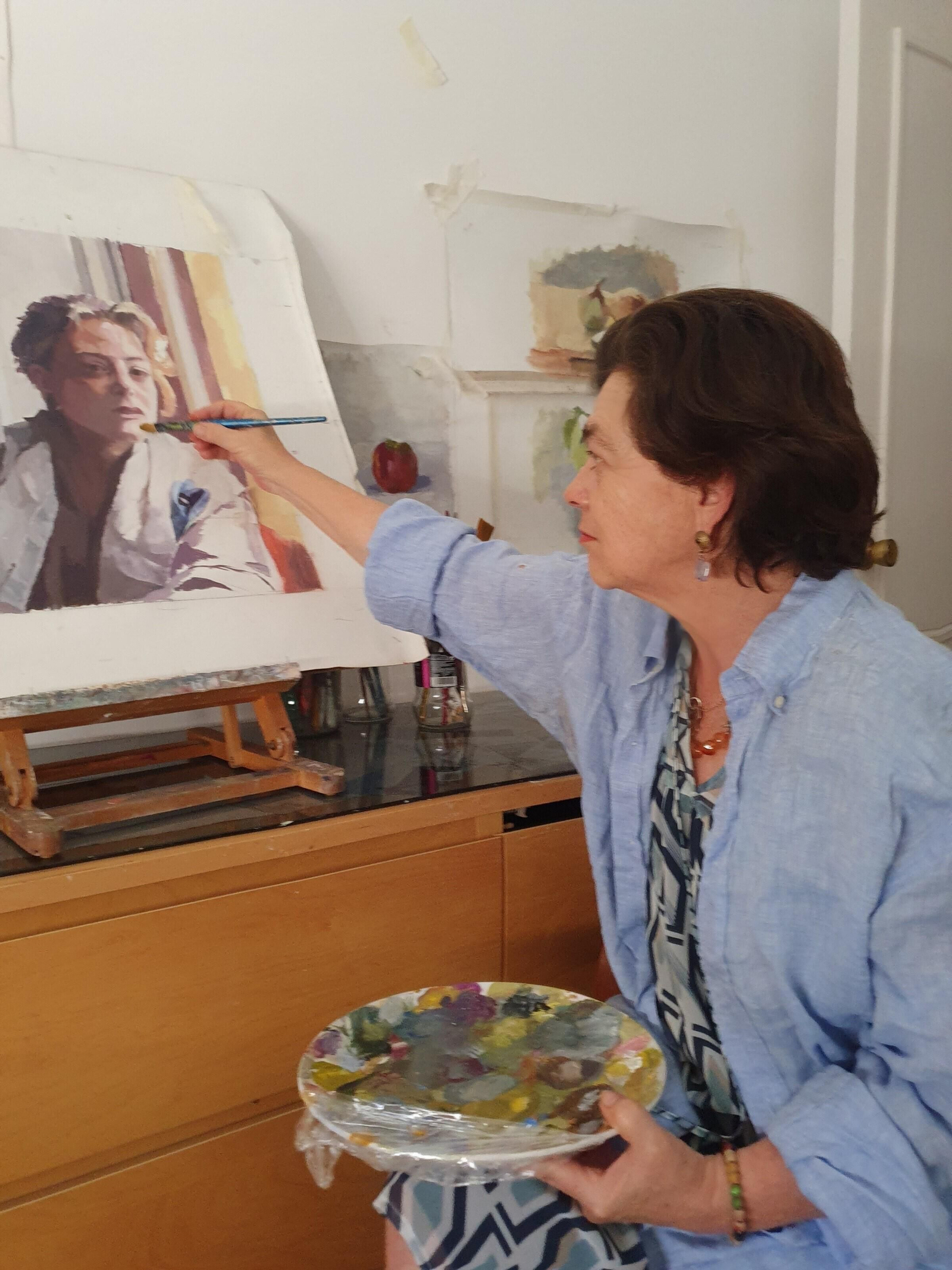 Aurora Simo, en su estudio de pintura.