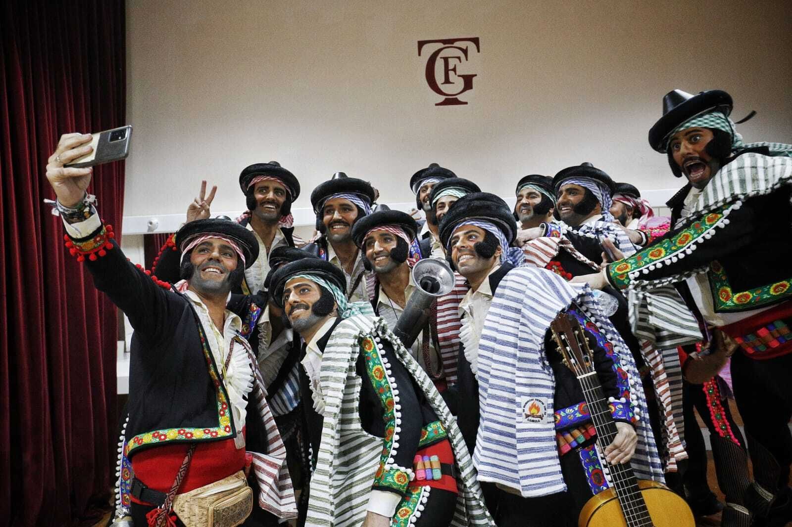 Una imagen de 'La chirigota del Barranco' en camerinos.