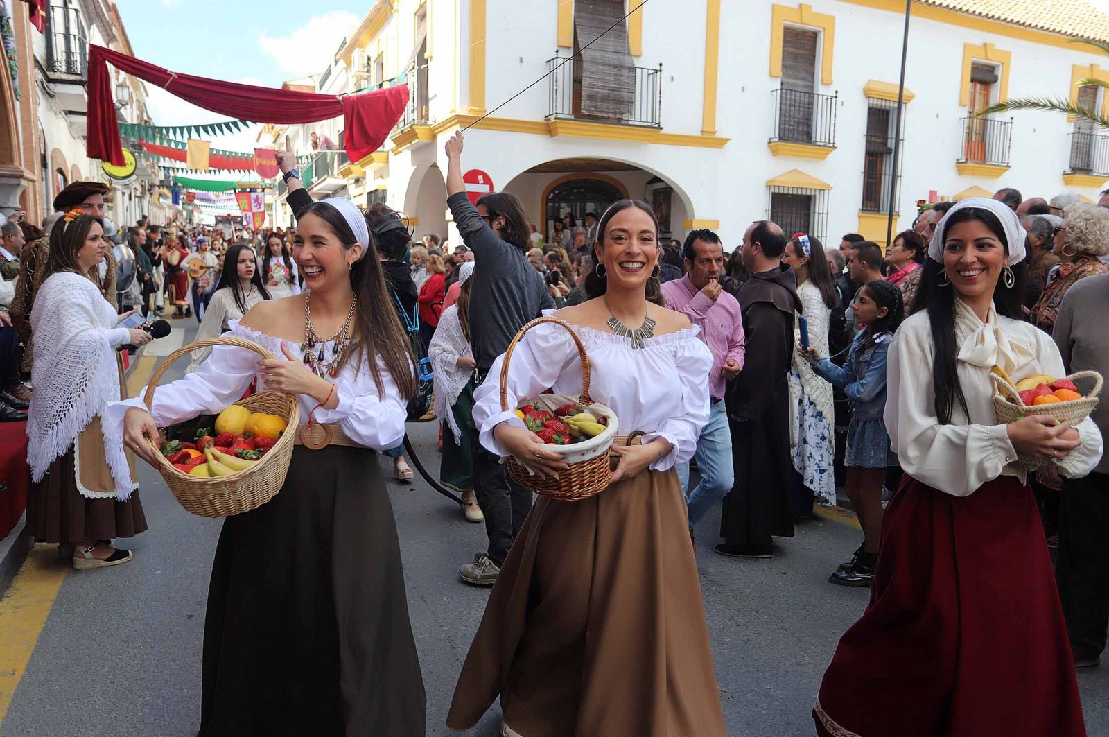 Imágenes del gran ambiente en la Feria Medieval de Palos de la Frontera, Huelva