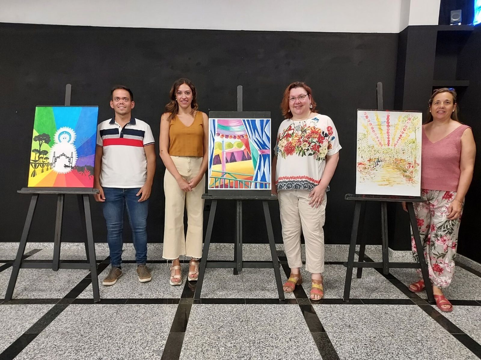Las tres obras finalistas del concurso en Hinojos.