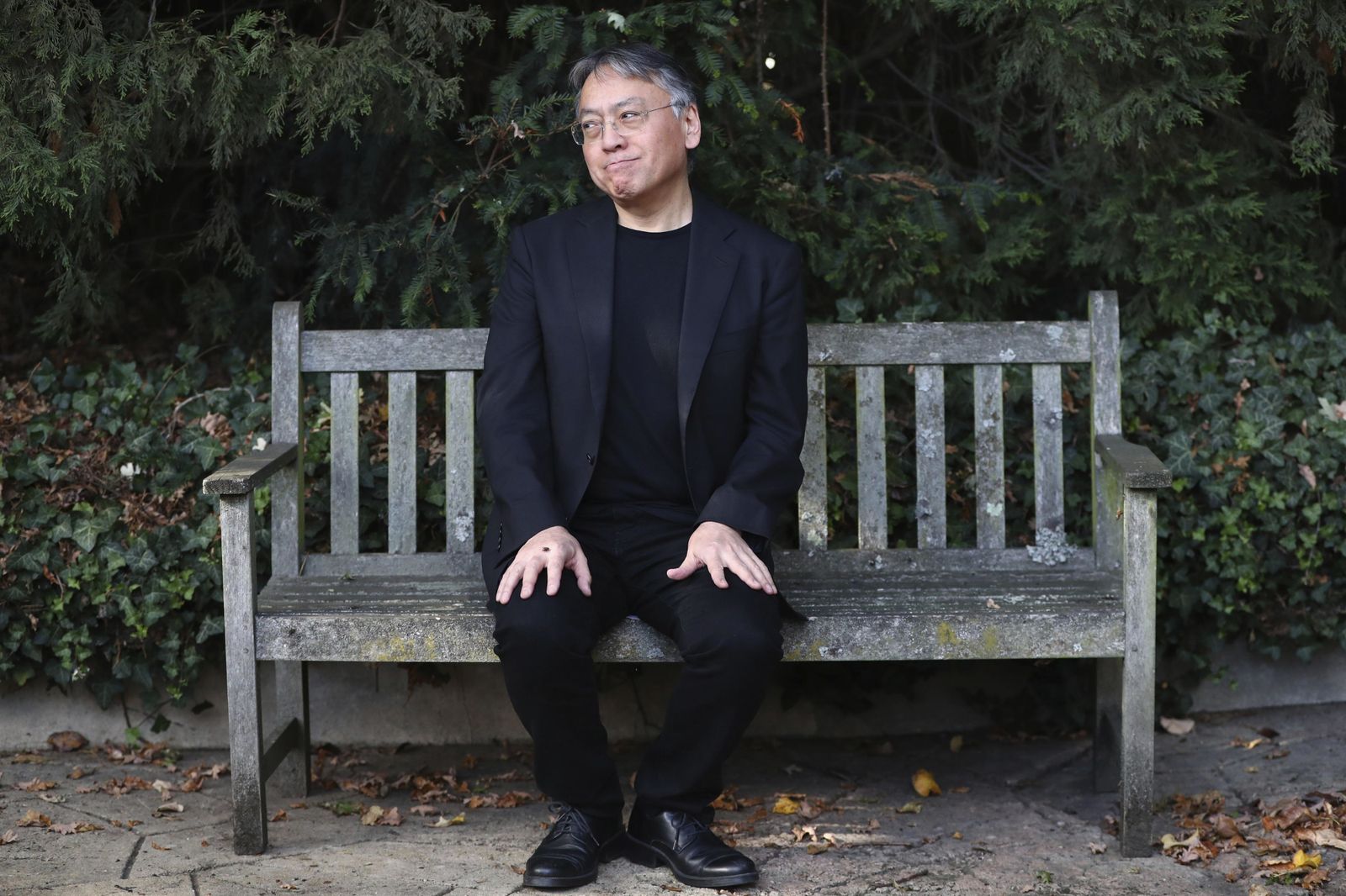 Kazuo Ishiguro, ayer en su casa de Londres tras conocer el fallo de la Academia sueca.