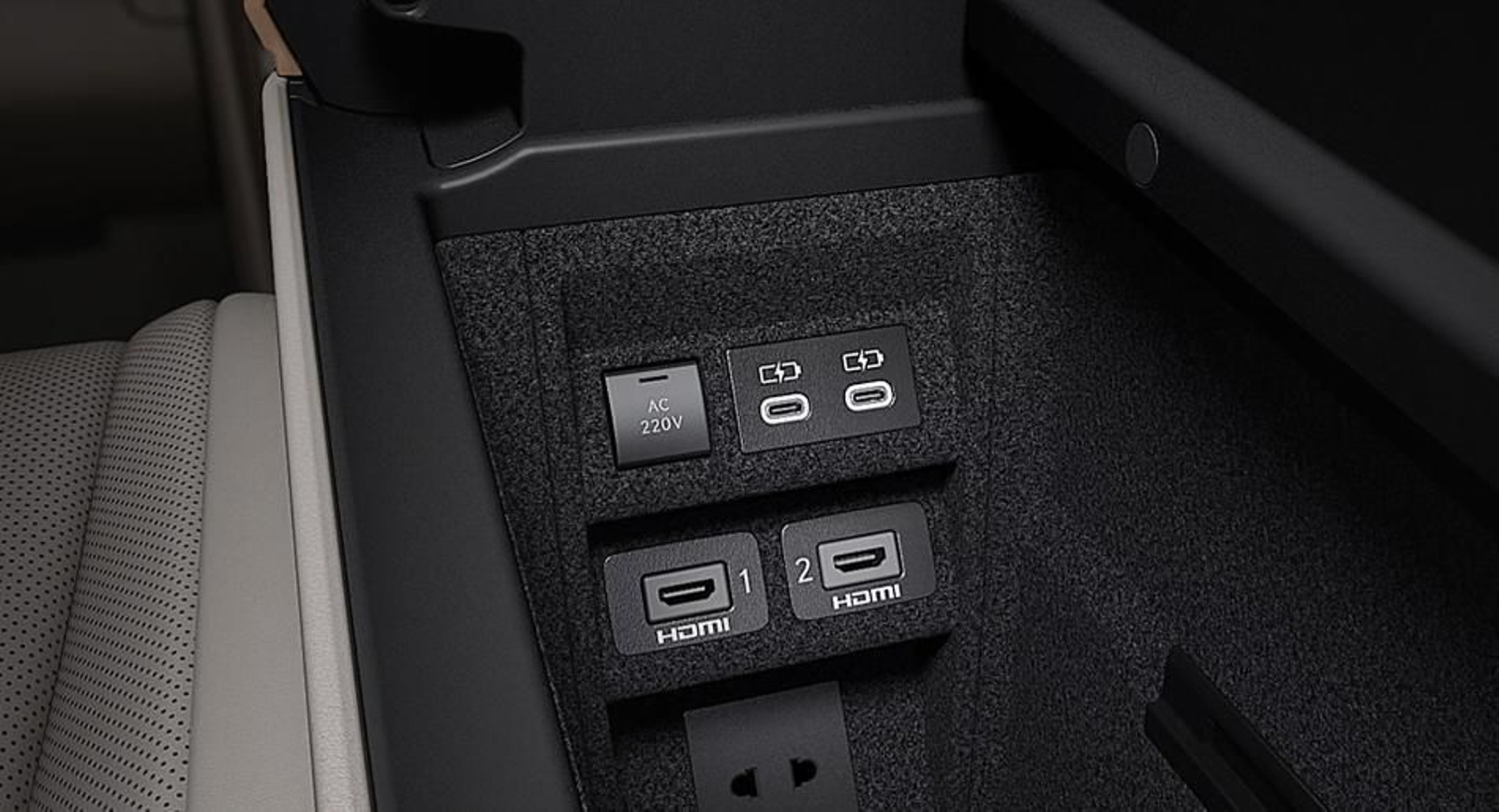 Las imágenes de la Minivan híbrida de Lexus LM