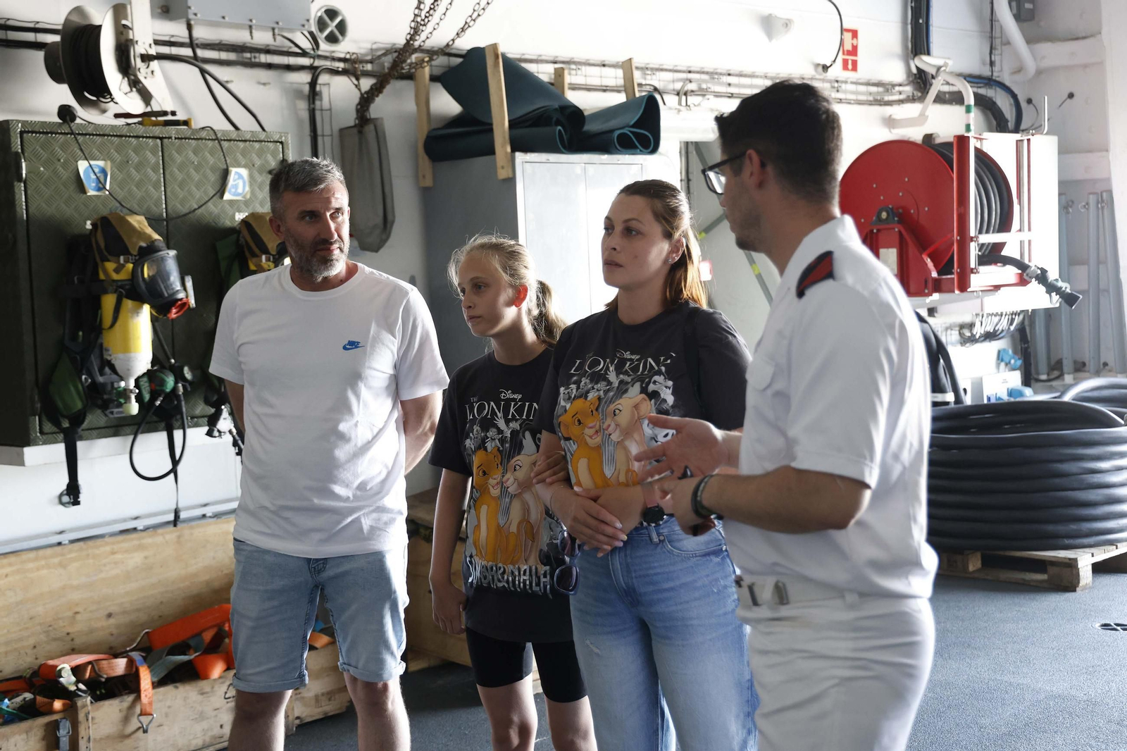 Las fotografías de la visita del buque de la Armada "Furor" al Puerto de Algeciras