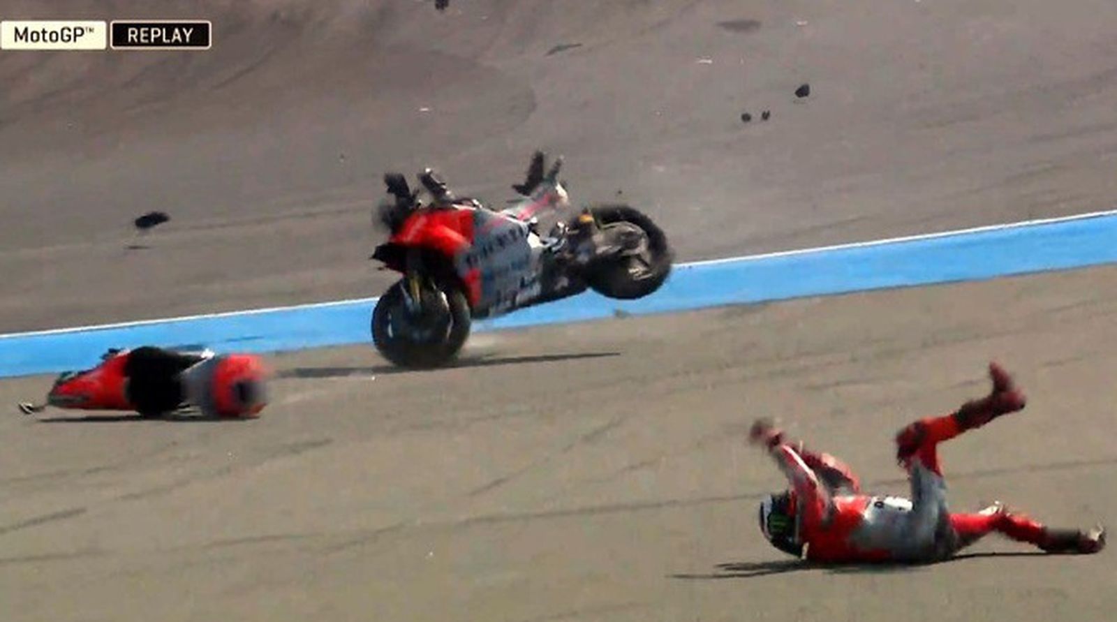 Lorenzo impactó con el suelo tras salir despedido