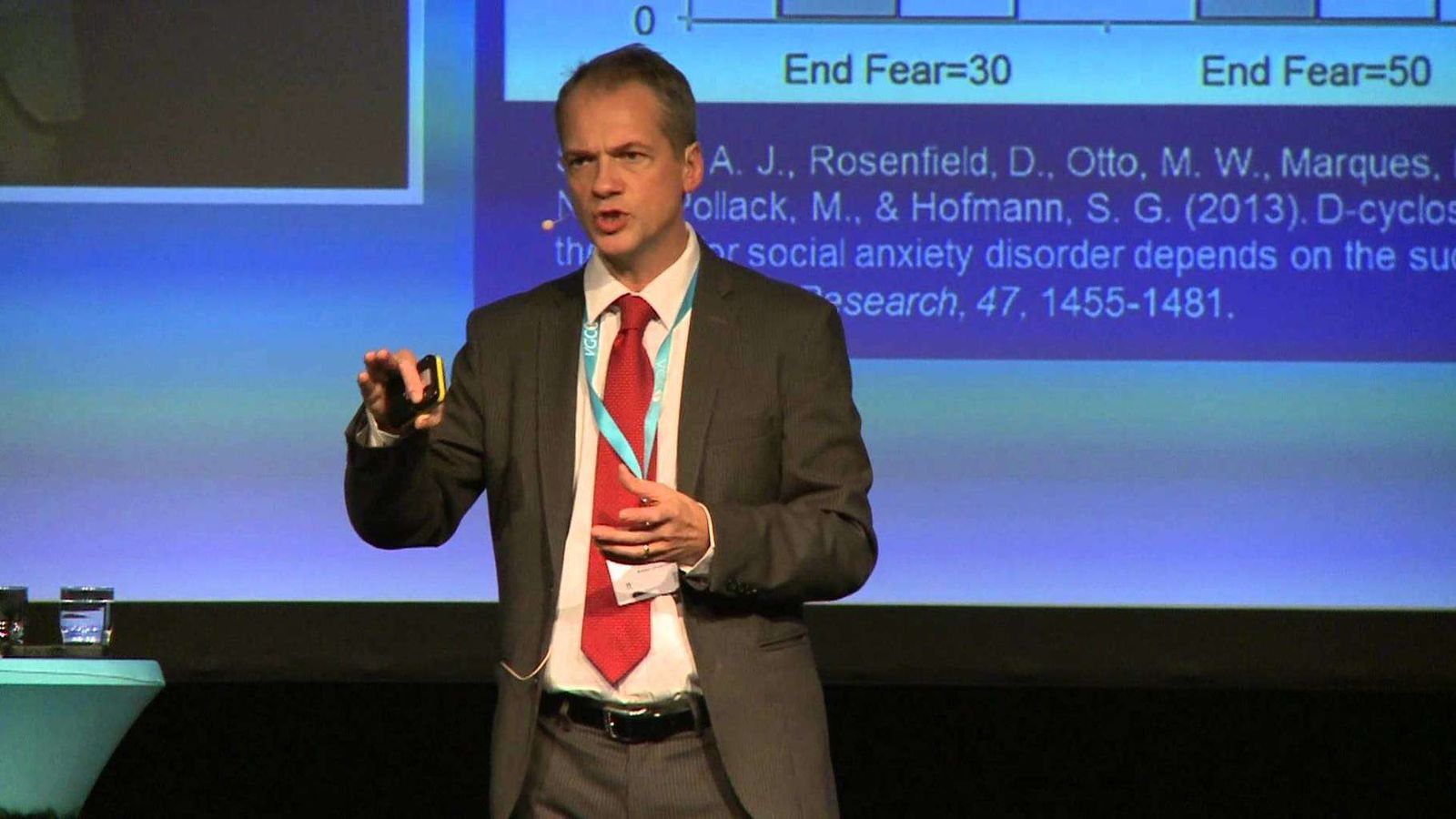 El investigador Hofmann ya ha publicado 15 libros, entre numerosos artículos.