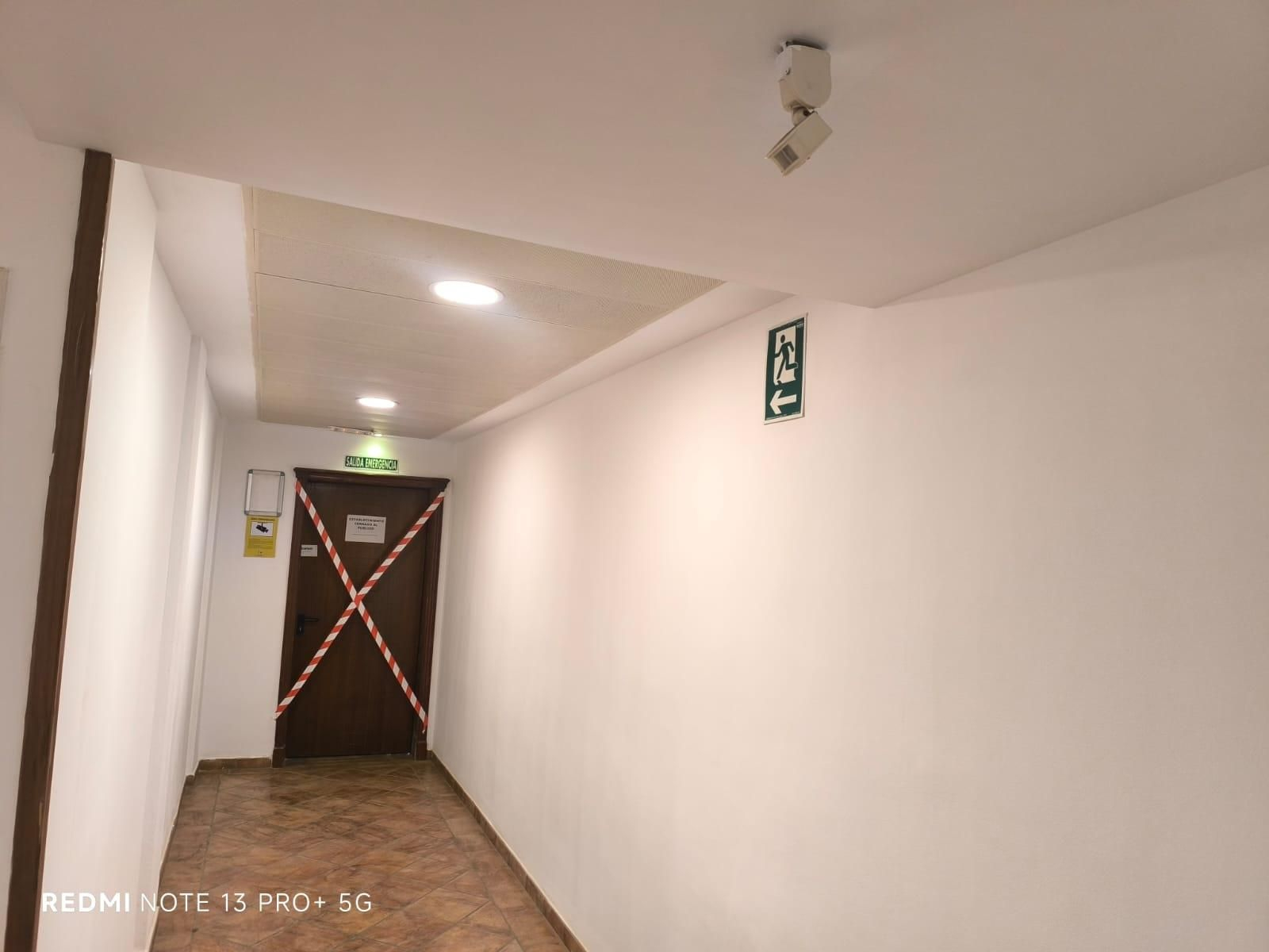 El interior del hotel de Benalmádena precintado por la Policía