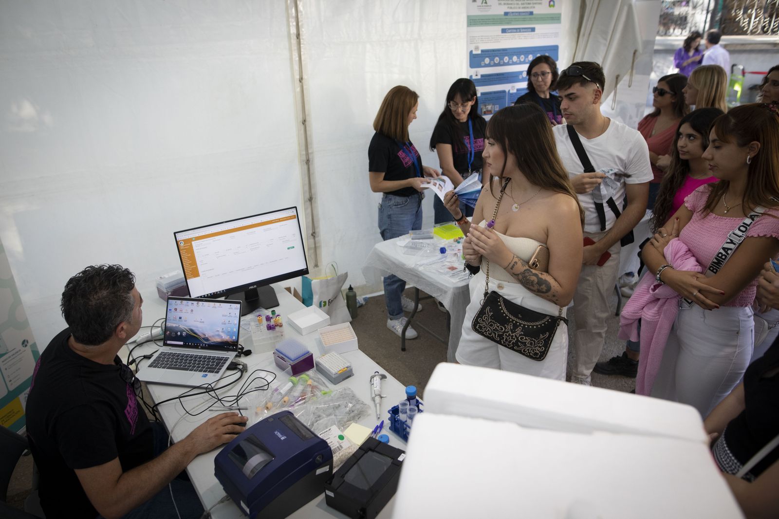 Así ha sido la Noche de los investigadores en Granada