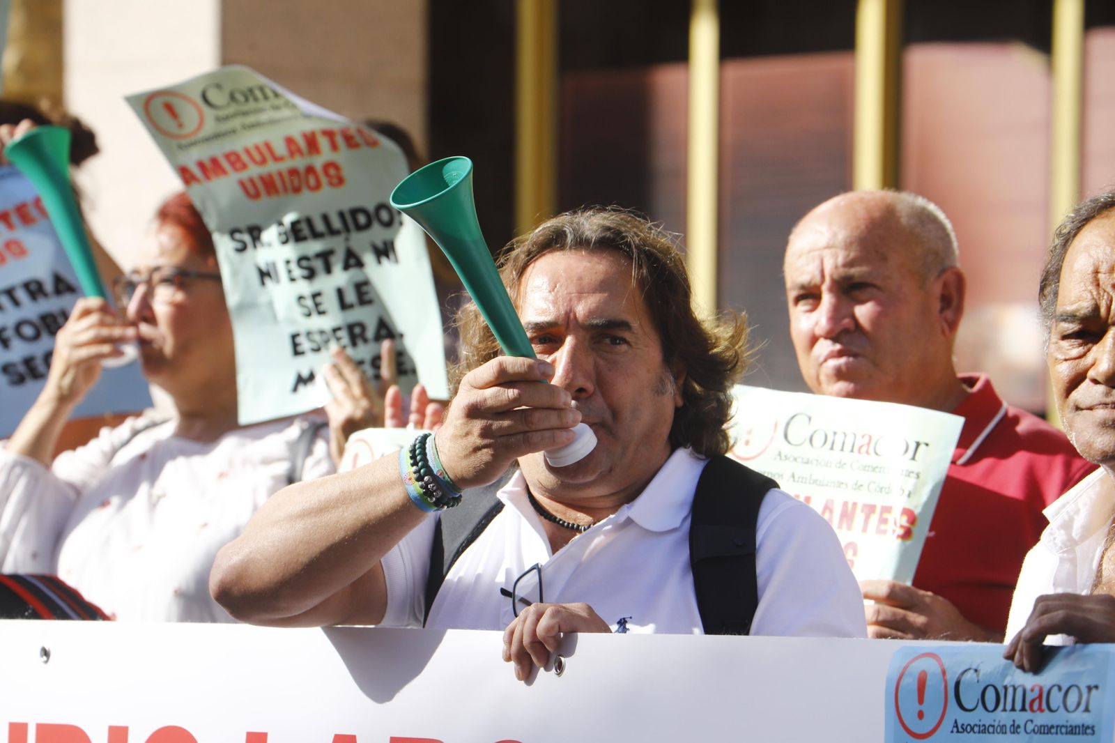 La protesta de los comerciantes ambulantes en Córdoba, en imágenes