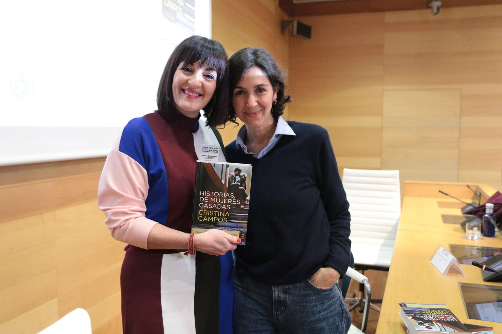 El Diario de los Libros, con Cristina Campos y su novela 'Historias de mujeres casadas'