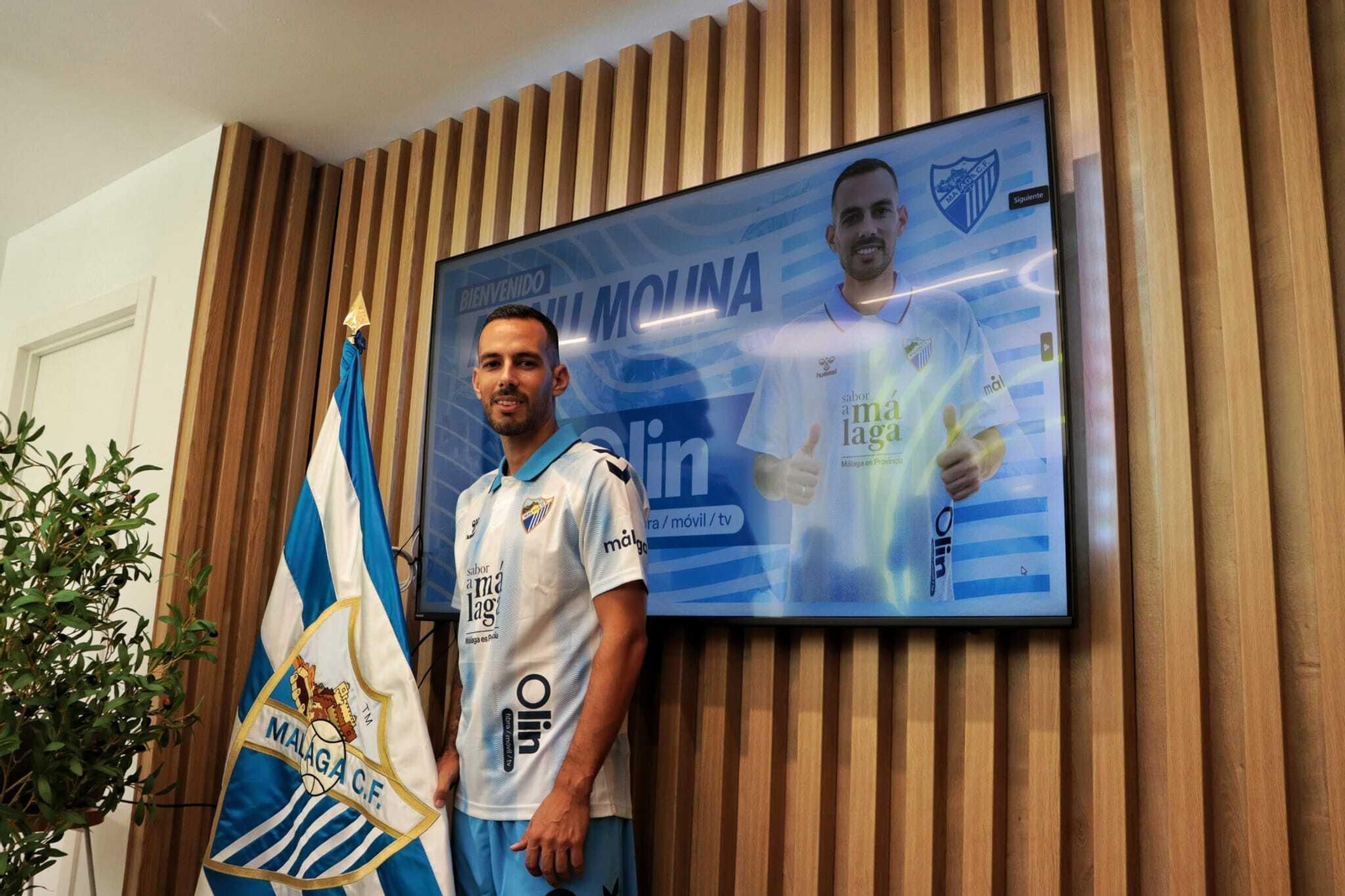 La presentación de Manu Molina como nuevo jugador del Málaga CF La presentación de Manu Molina como nuevo jugador del Málaga CF