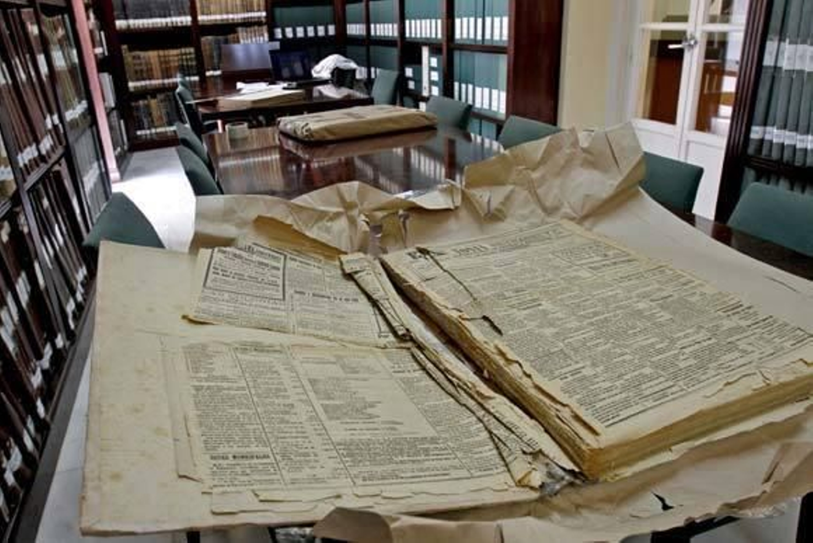 Las hemerotecas persiguen la digitalización de las cabeceras más demandadas, pero la falta de recursos lo convierte en un proceso muy lento  Foto: Lourdes de Vicente